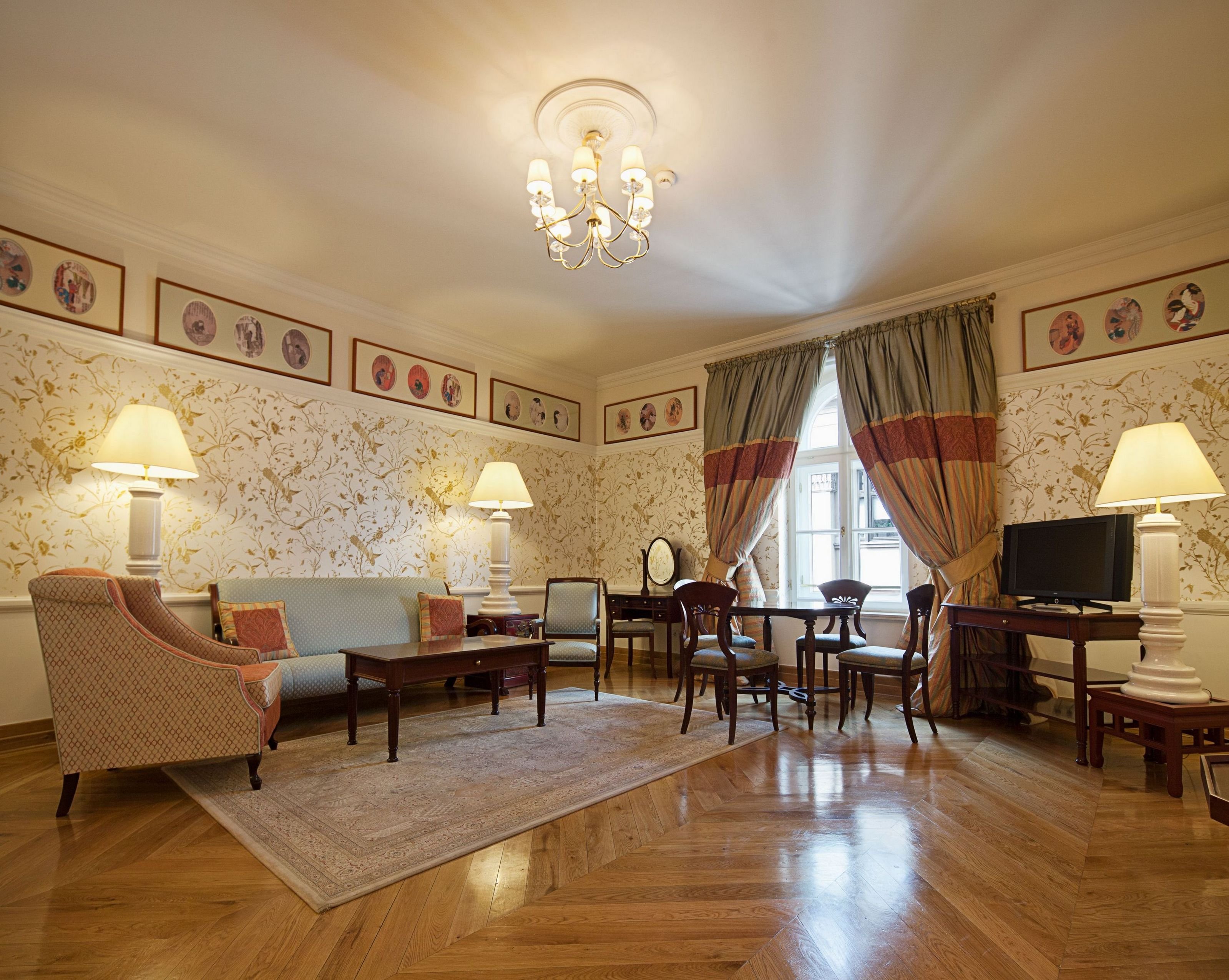 THE BONEROWSKI PALACE-guestroom-Executive Apartment.jpg
