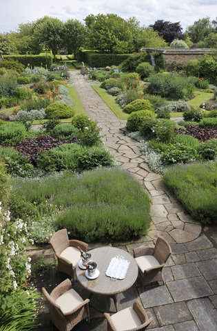 GREYWALLS HOTEL & CHEZ ROUX - Photo 6