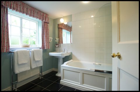 GREYWALLS HOTEL & CHEZ ROUX - Photo 8