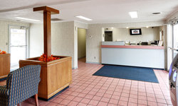  - Red Carpet Inn Hurstbourne Louisville - I-64, Exit 15