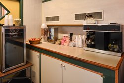  - Red Carpet Inn North East