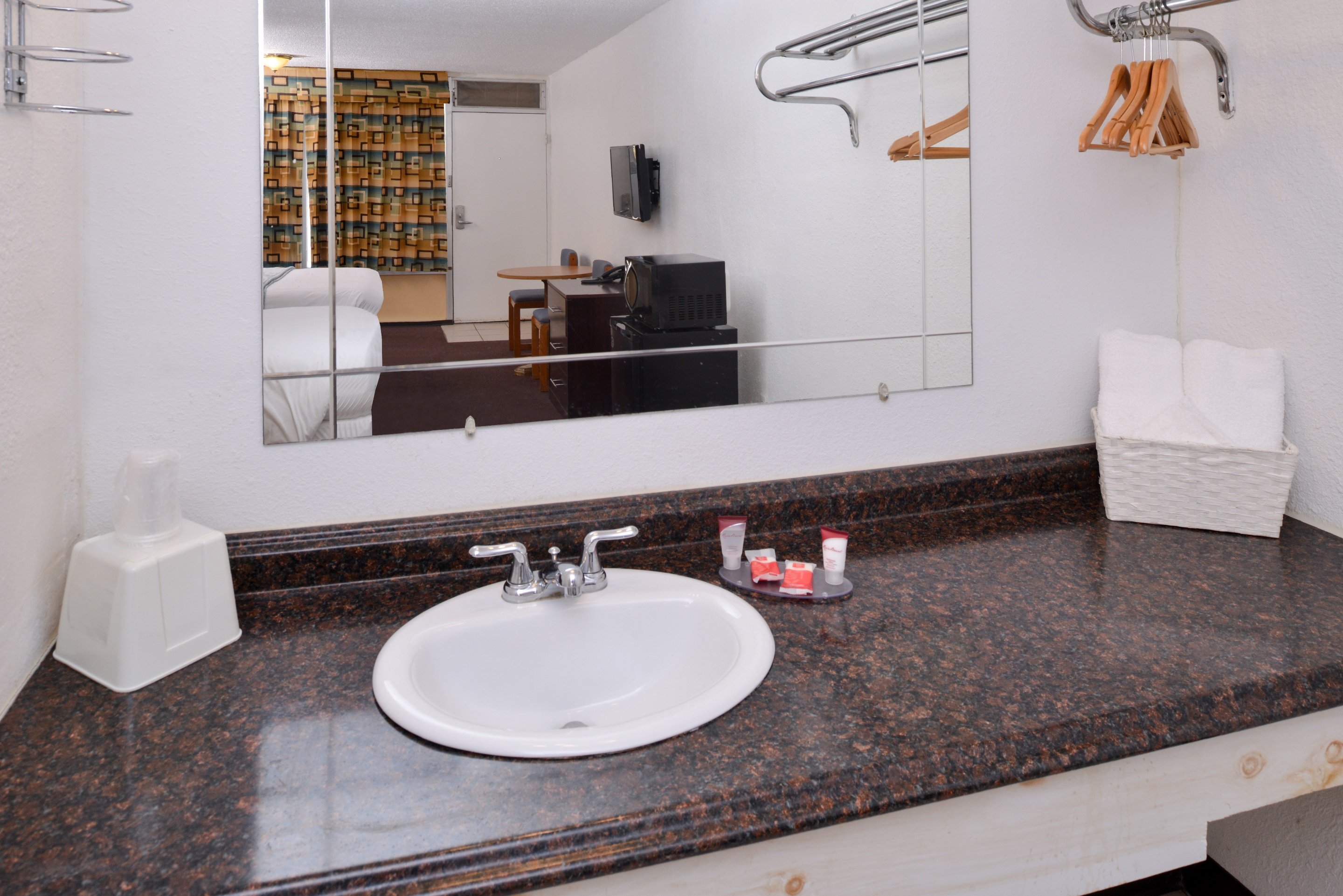 Red Carpet Inn Battleboro-guestroom-RNCBBDoubles Bathroom A.jpg
