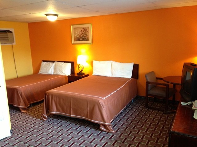 RED CARPET INN NIAGARA FALLS-guestroom-RNYNIDoubles.jpg