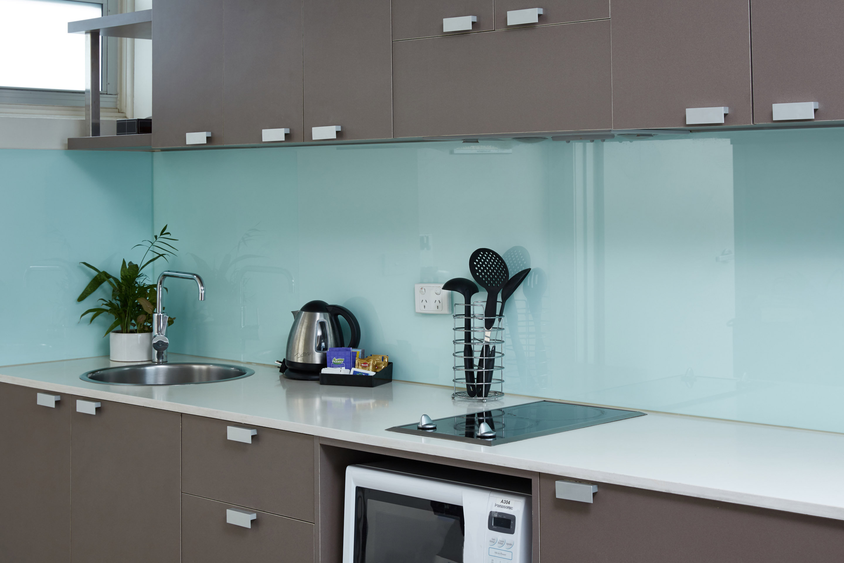 COSMO ST KILDA-guestroom-Two Bedroom Apartment - Kitchenette.jpg