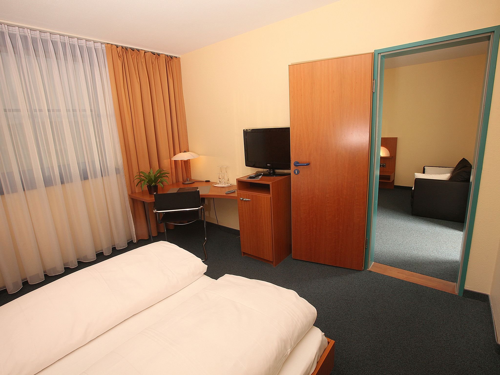 TRANSMAR TRAVEL HOTEL-guestroom-Junior Suite.jpg
