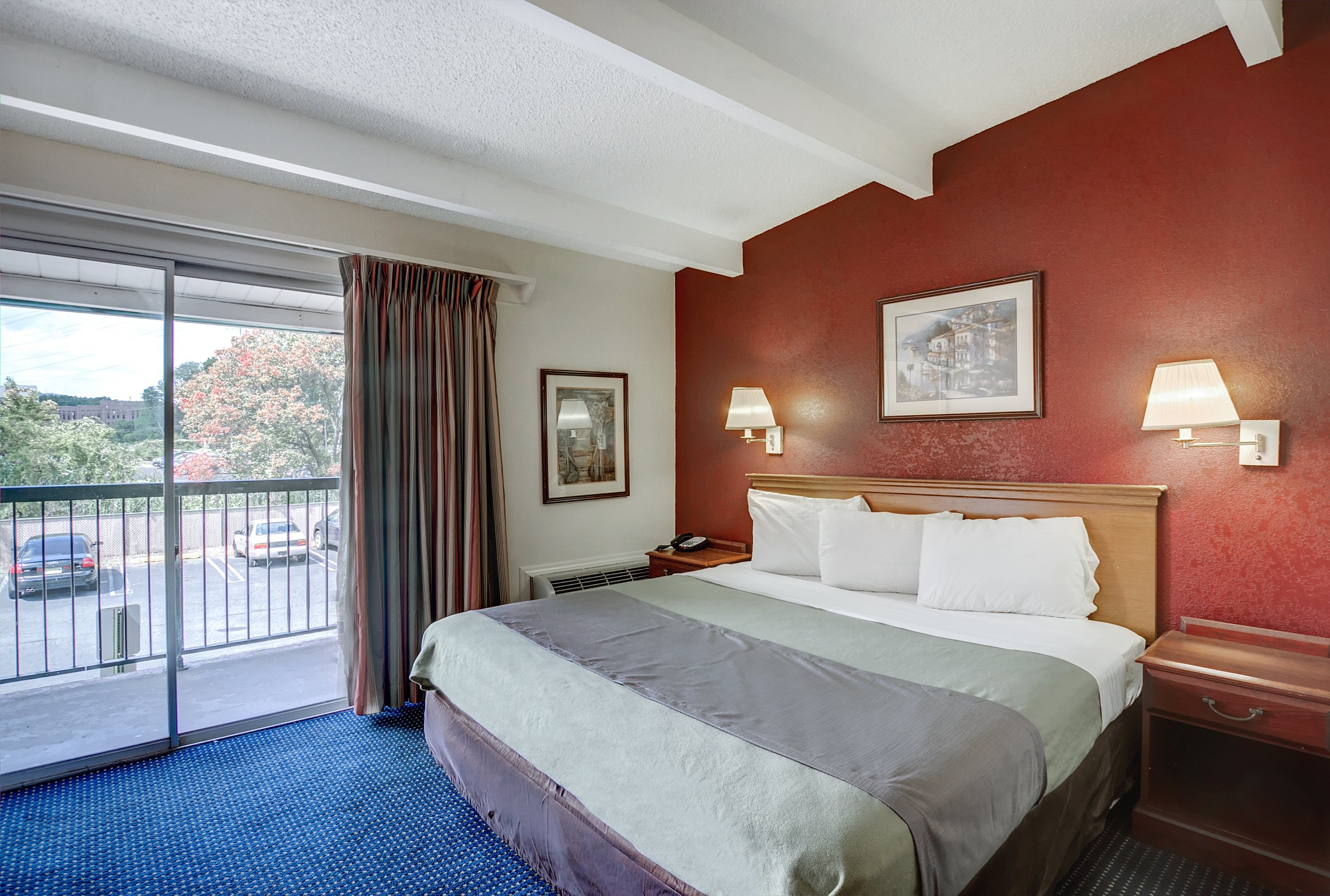 Scottish Inns Whippany-guestroom-RNJWPKing.jpg