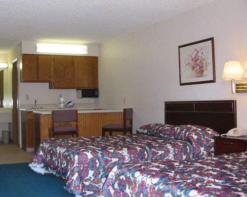 SCOTTISH INNS AND SUITES-guestroom-SARSPDoubles.jpg