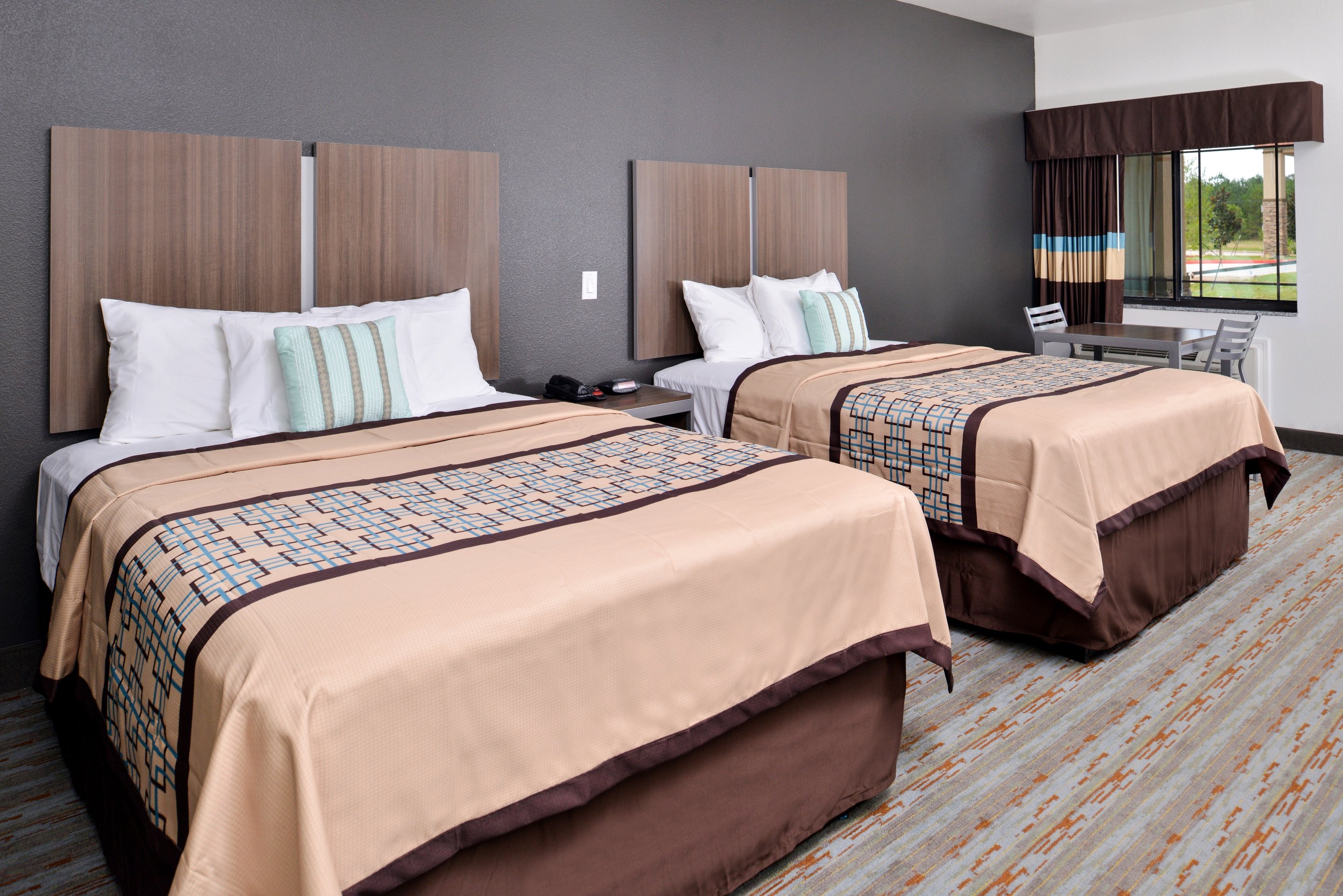 SCOTTISH INNS-SUITES CONROE TX-guestroom-STXCRQueen Suite.jpg