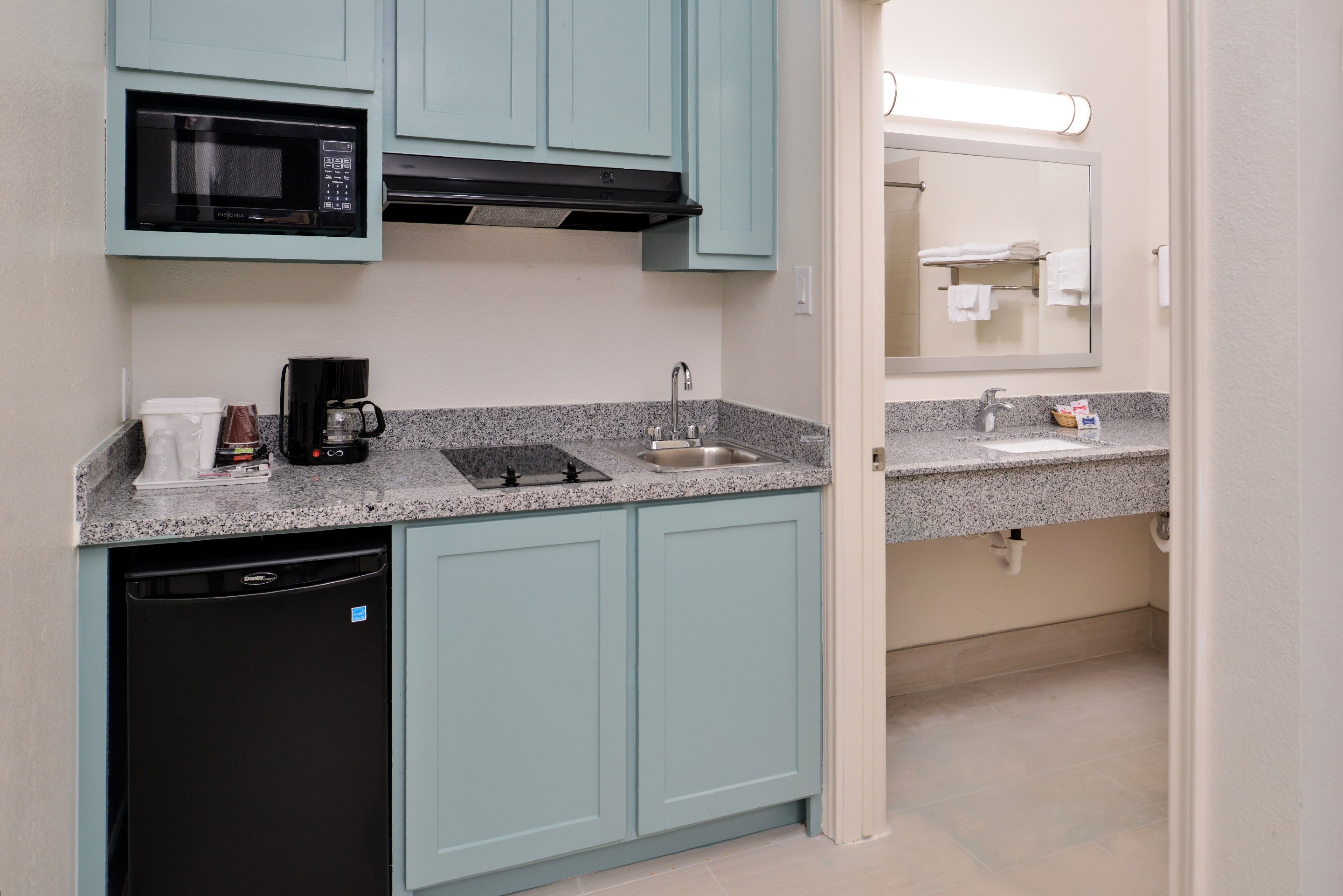 SCOTTISH INNS-SUITES CONROE TX-guestroom-STXCRQueen Suite Kitchen.jpg