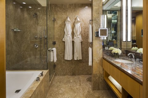 FOUR SEASONS HOTEL NEW YORK - Photo 14