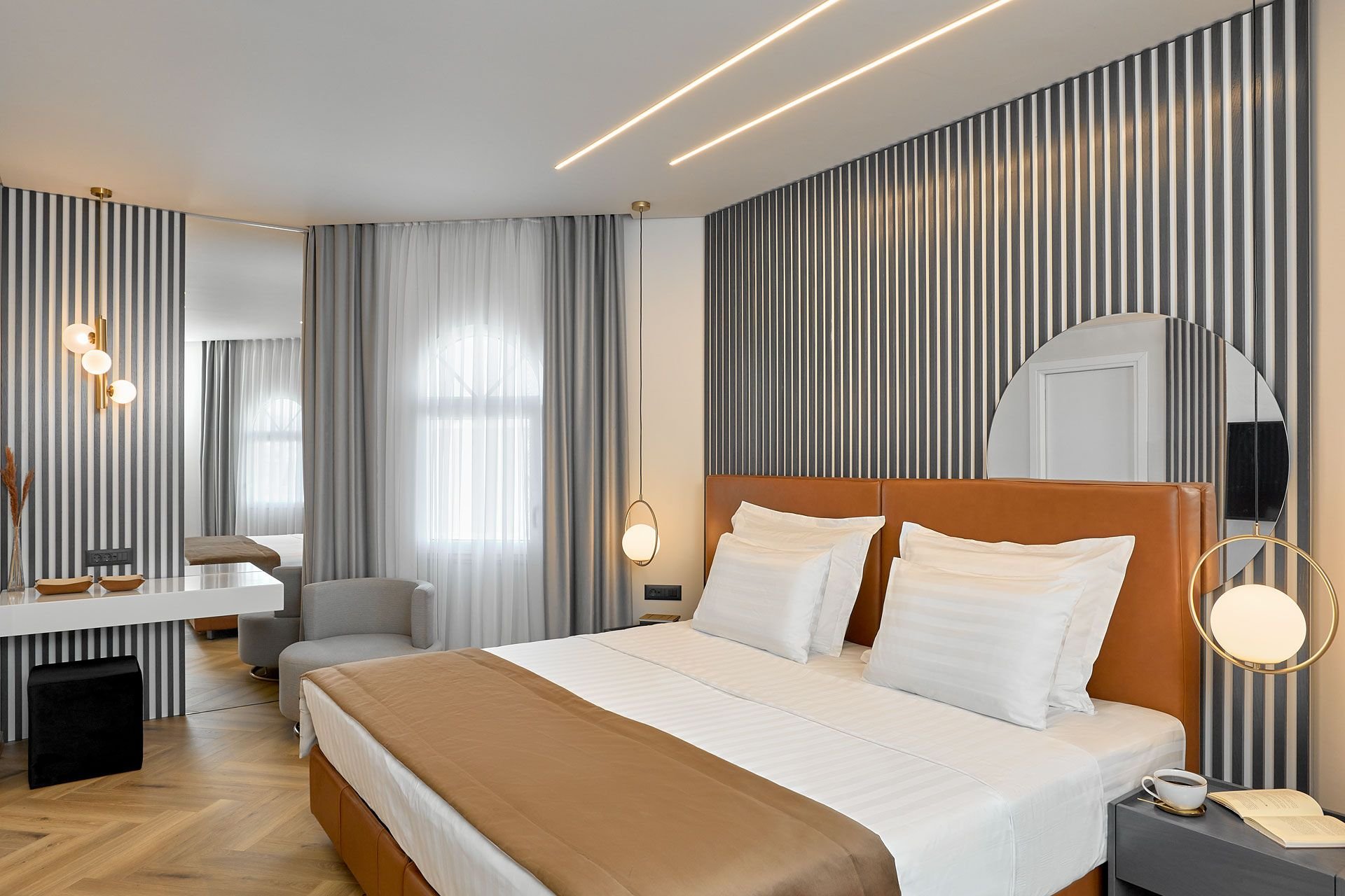 GRAND HOTEL PALACE-guestroom-Deluxe Suite.jpg