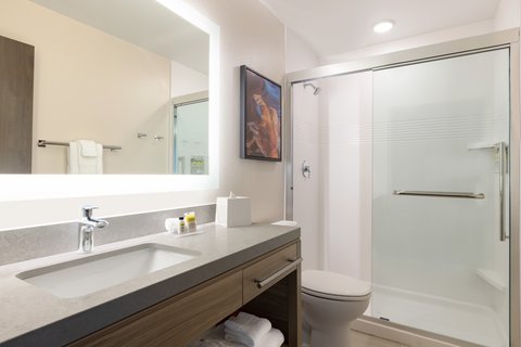 Enjoy our bright and spacious bath area in all suites. 