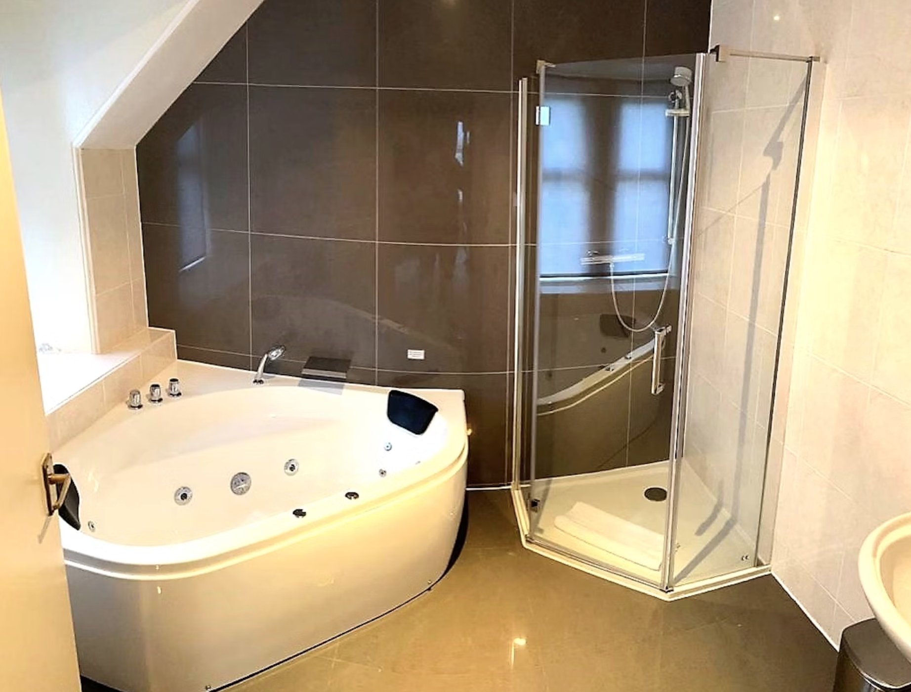 The Loch Kinord Hotel and Lodg-guestroom-Master Bathroom.jpg