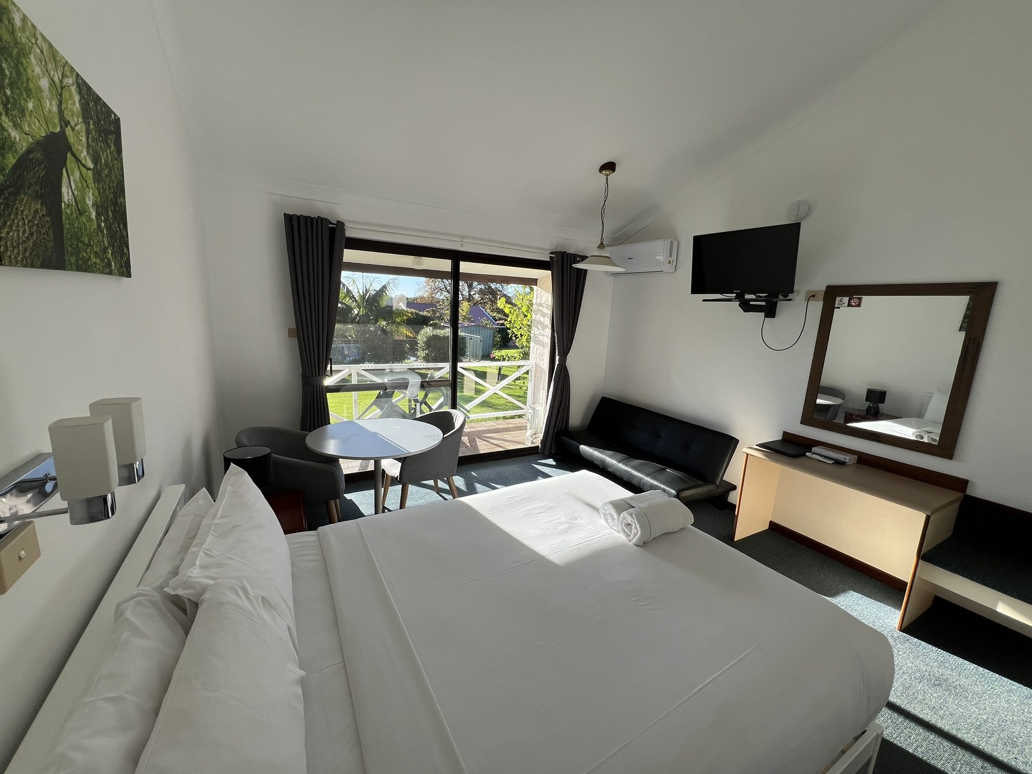KARRI FOREST MOTEL-guestroom-Queen.jpg
