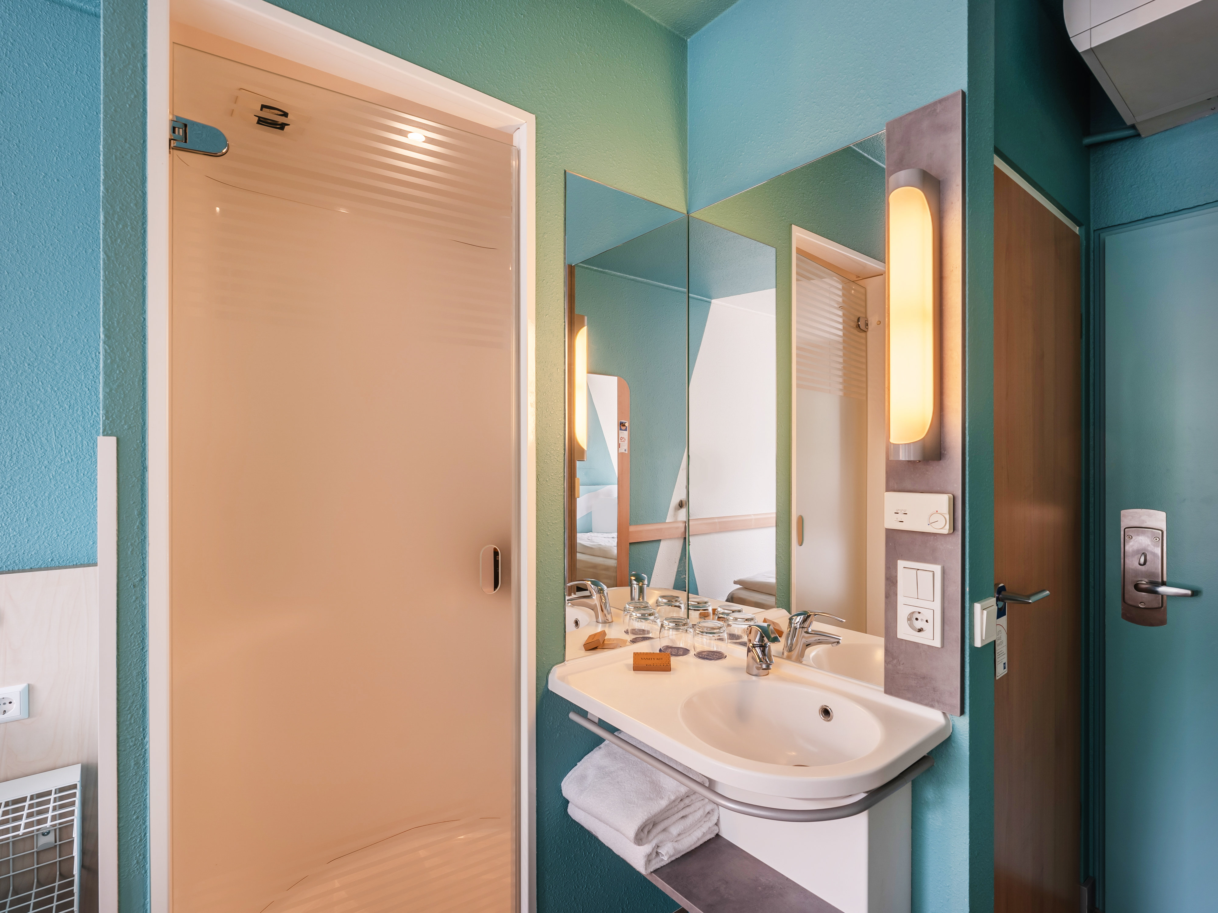 B&B HOTEL FREIBURG-WEST-guestroom-Hotel Freiburg West Bathroom.jpg