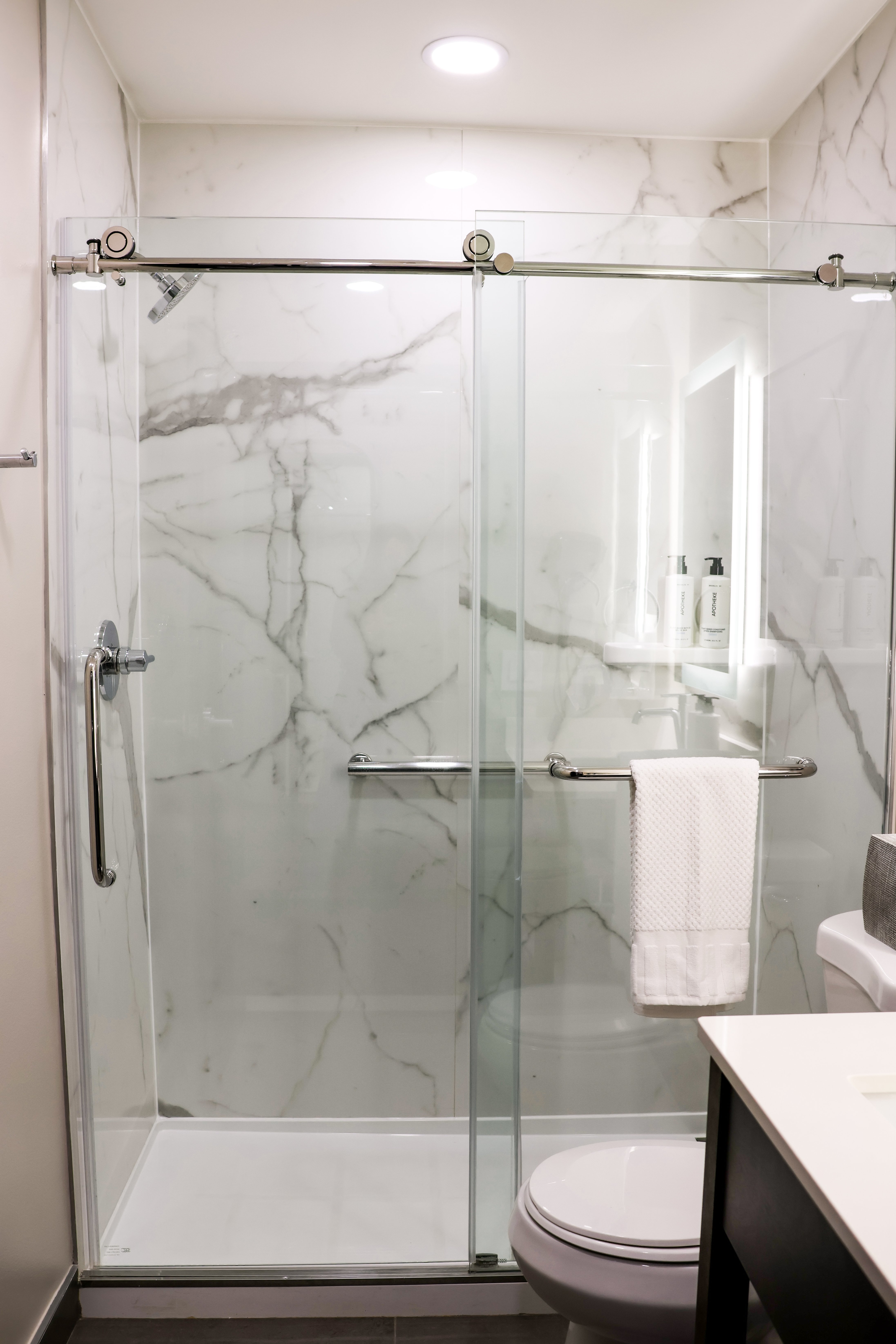 VOCO FLAGSTAFF BY IHG-guestroom-Bathroom.jpg