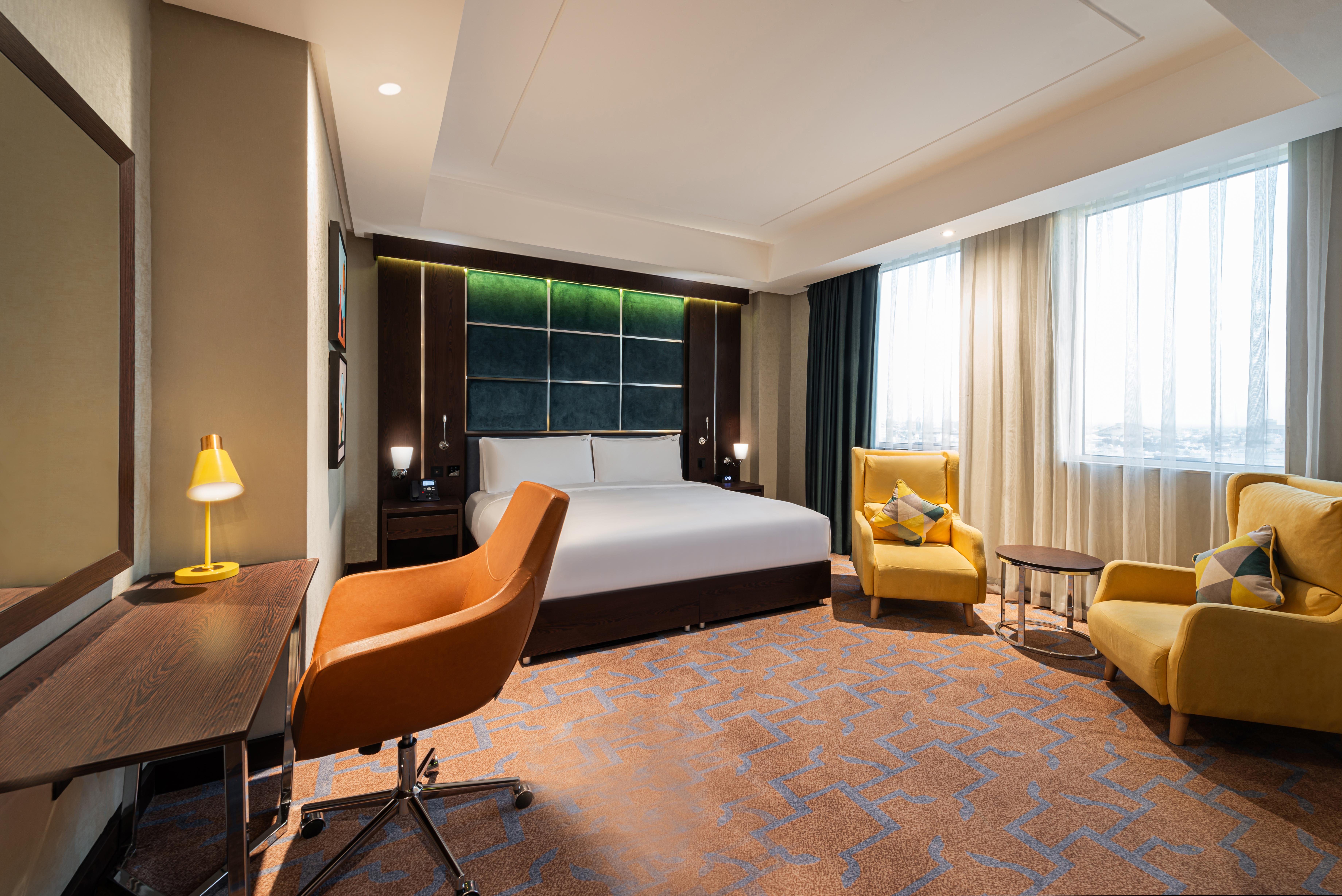 HOLIDAY INN AI MALAZ BY IHG-guestroom-King Bed Guest Room.jpg