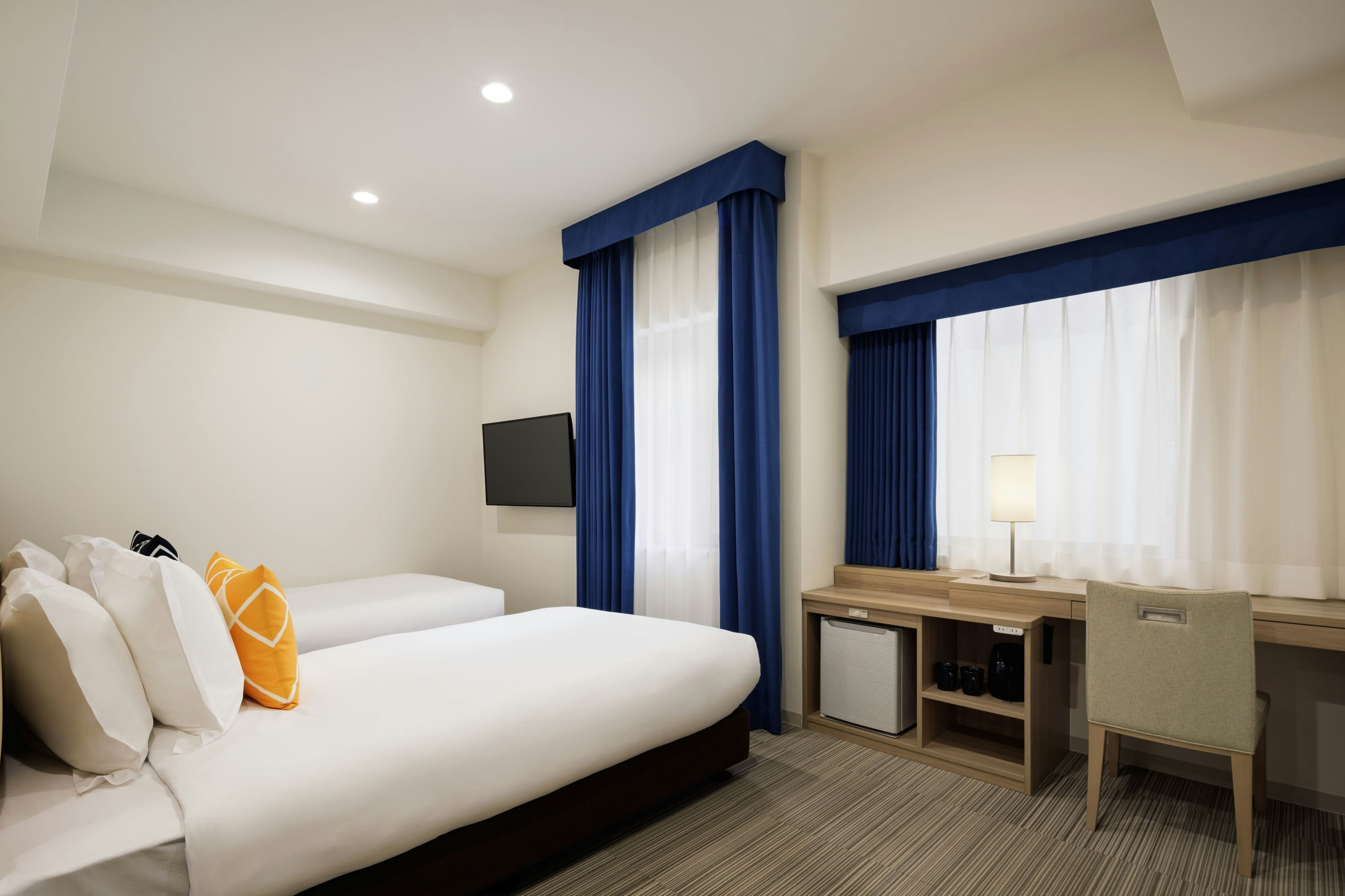 Four Points Flex by Sheraton Kanazawa-guestroom-Accessible Room Twin.jpg