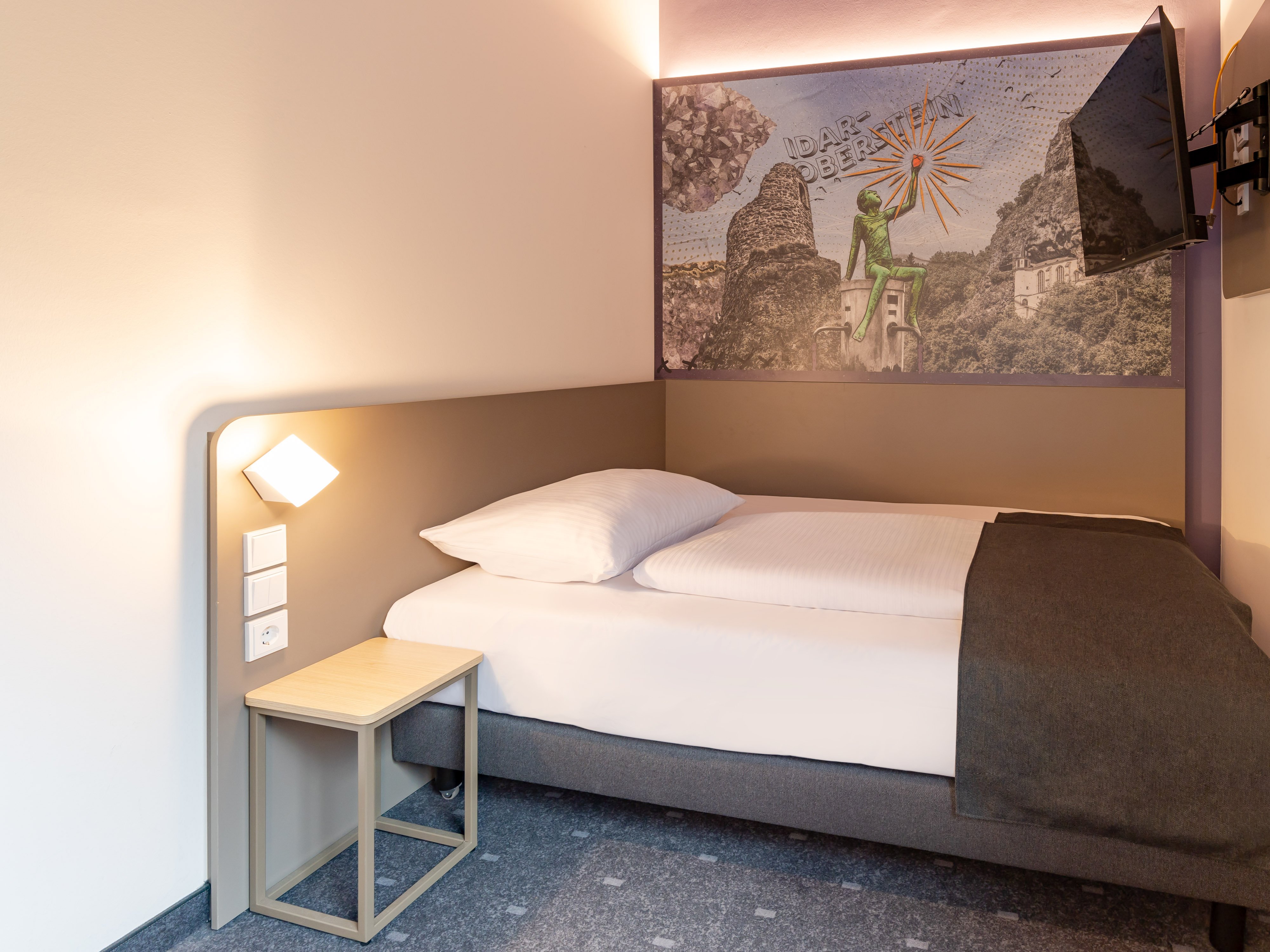 B&B HOTEL IDAR-OBERSTEIN-guestroom-Hotel Idar Oberstein Accessible Room.jpg