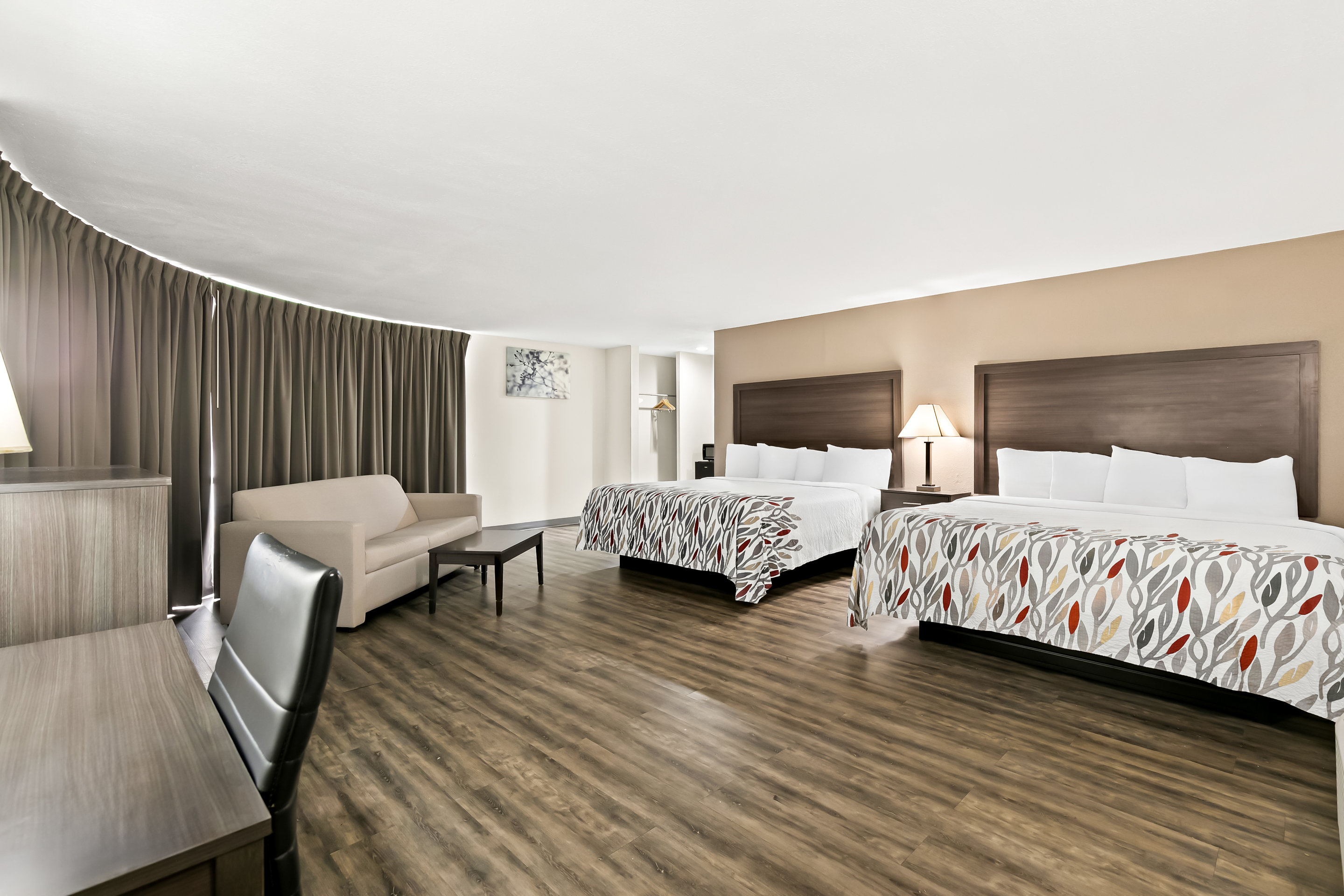 RED ROOF INN SUITES DUNCAN-guestroom-RRI NS Suite King Micro PRO Approved NTKM.jpg