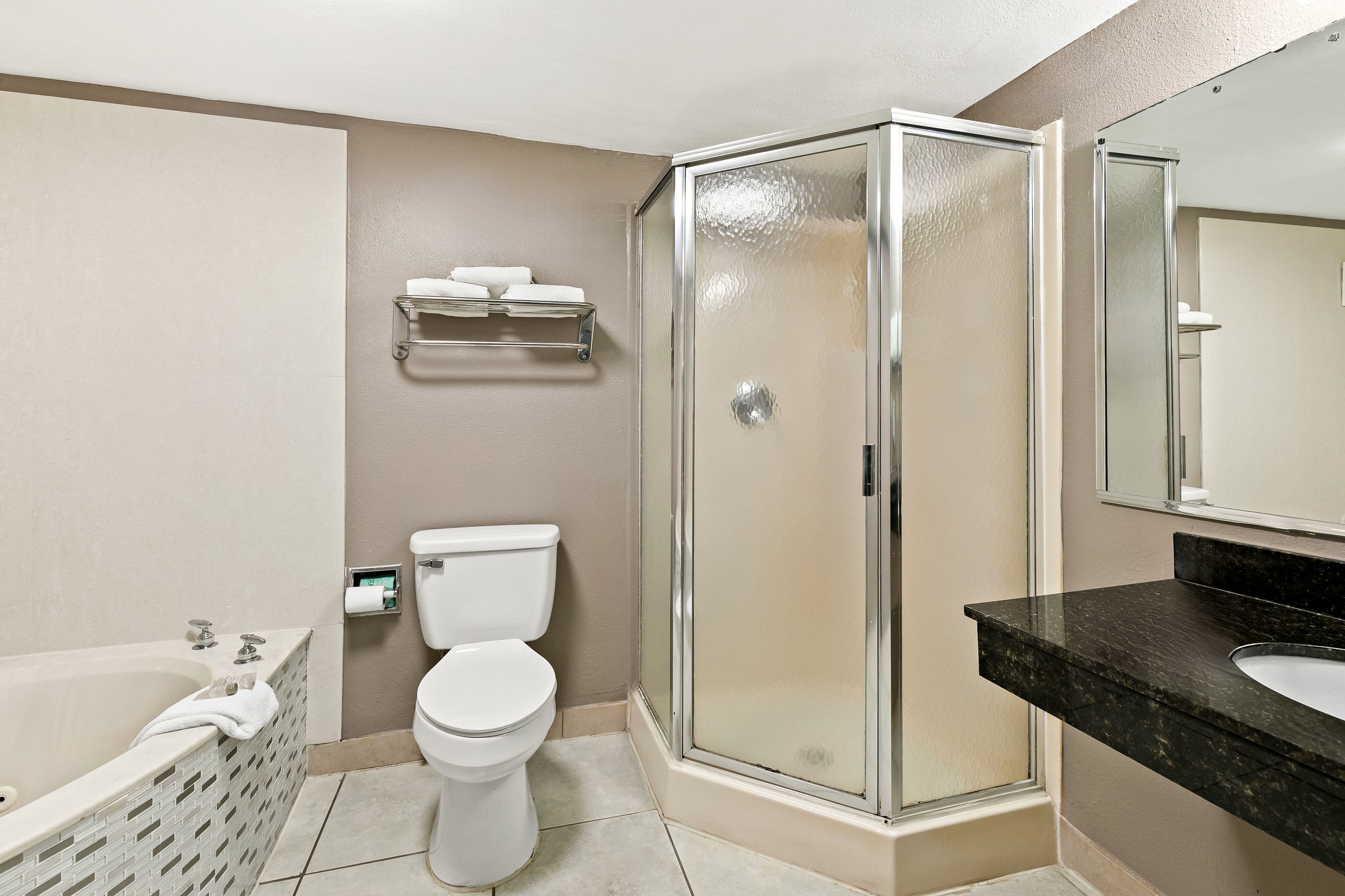 RED ROOF INN SUITES DUNCAN-guestroom-RRI Bathroom PRO Approved.jpg