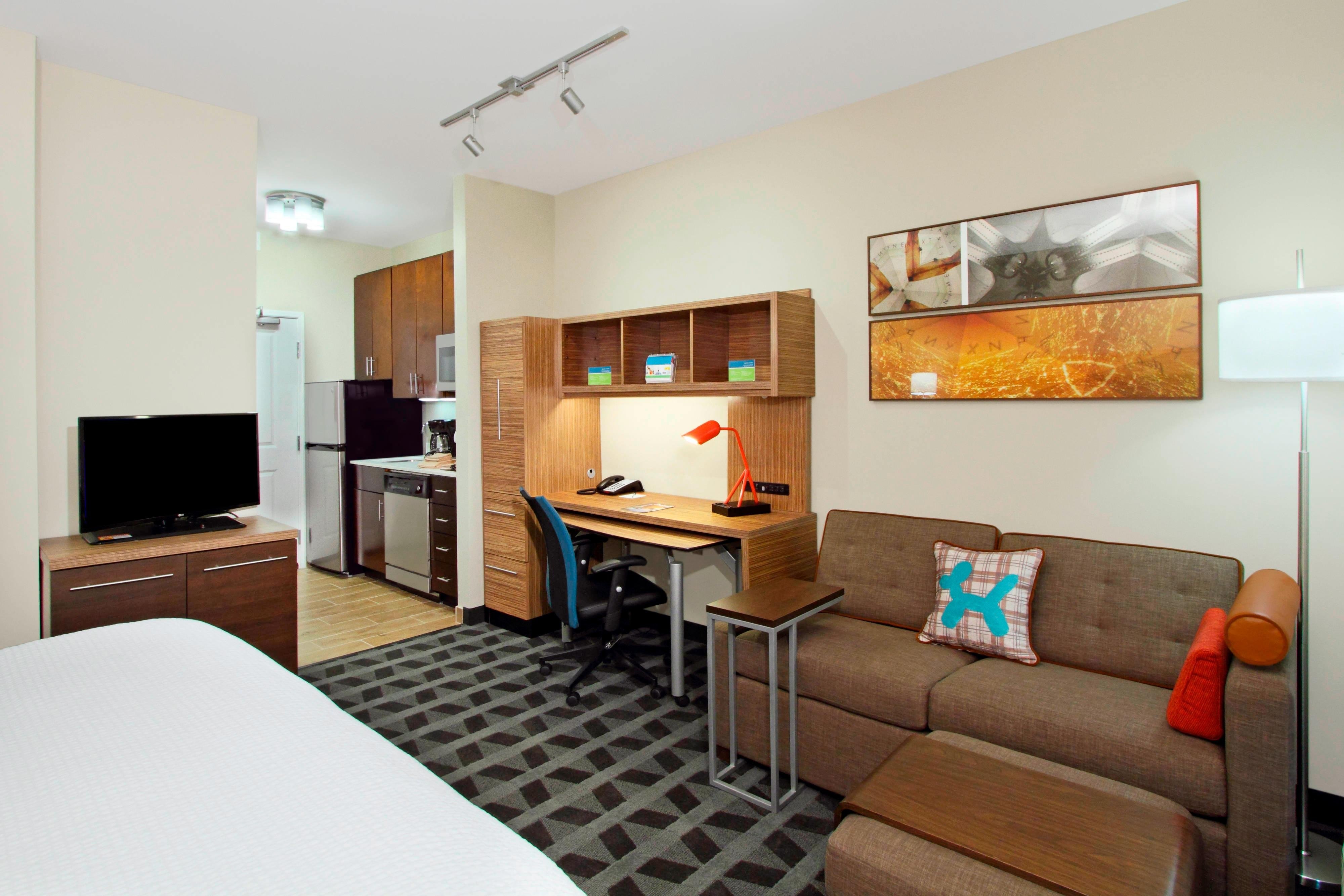 TownePlace Suites by Marriott New Orleans Harvey-West Bank-guestroom-Studio Suite - Living Area.jpg