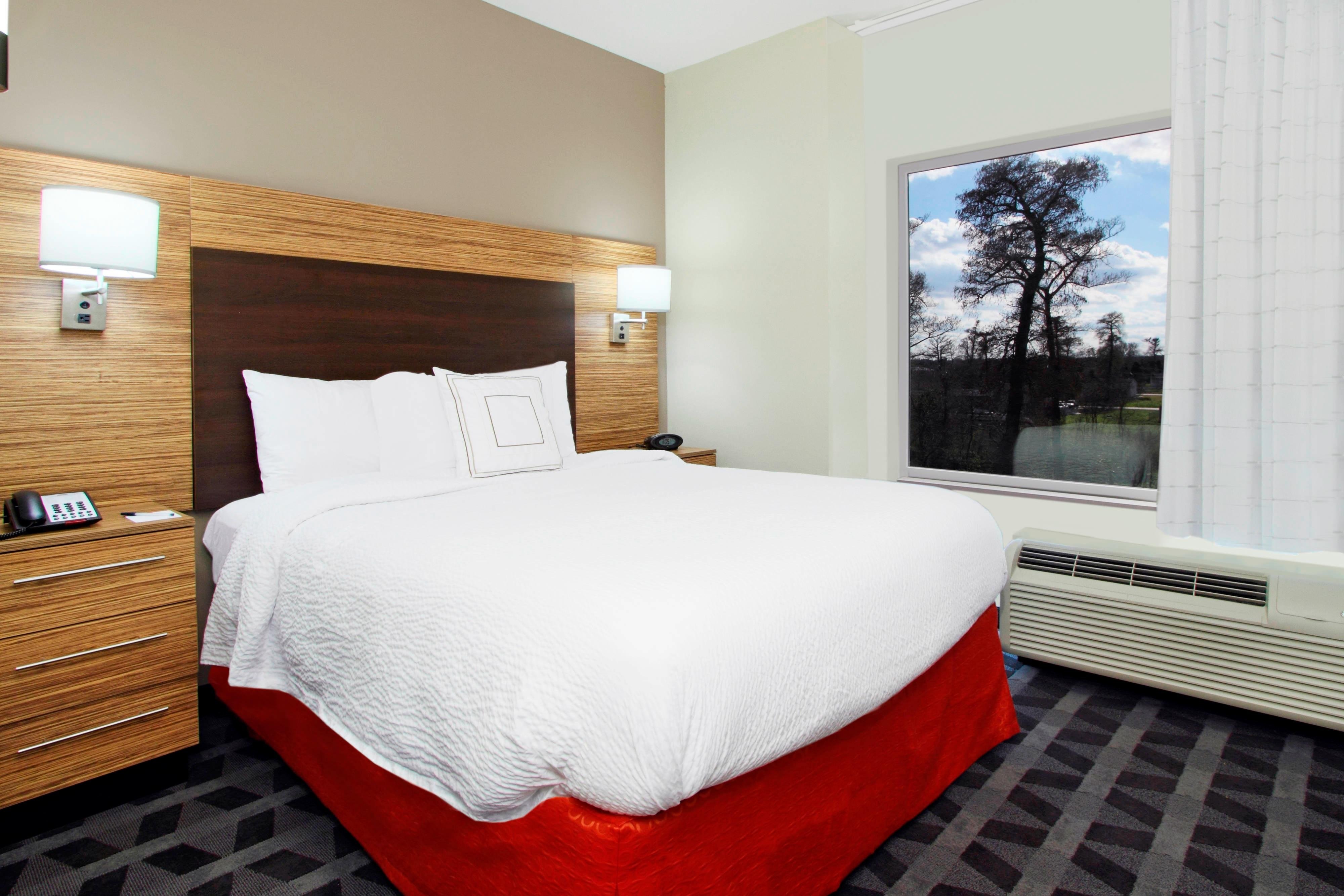 TownePlace Suites by Marriott New Orleans Harvey-West Bank-guestroom-One-Bedroom Suite - Bedroom.jpg
