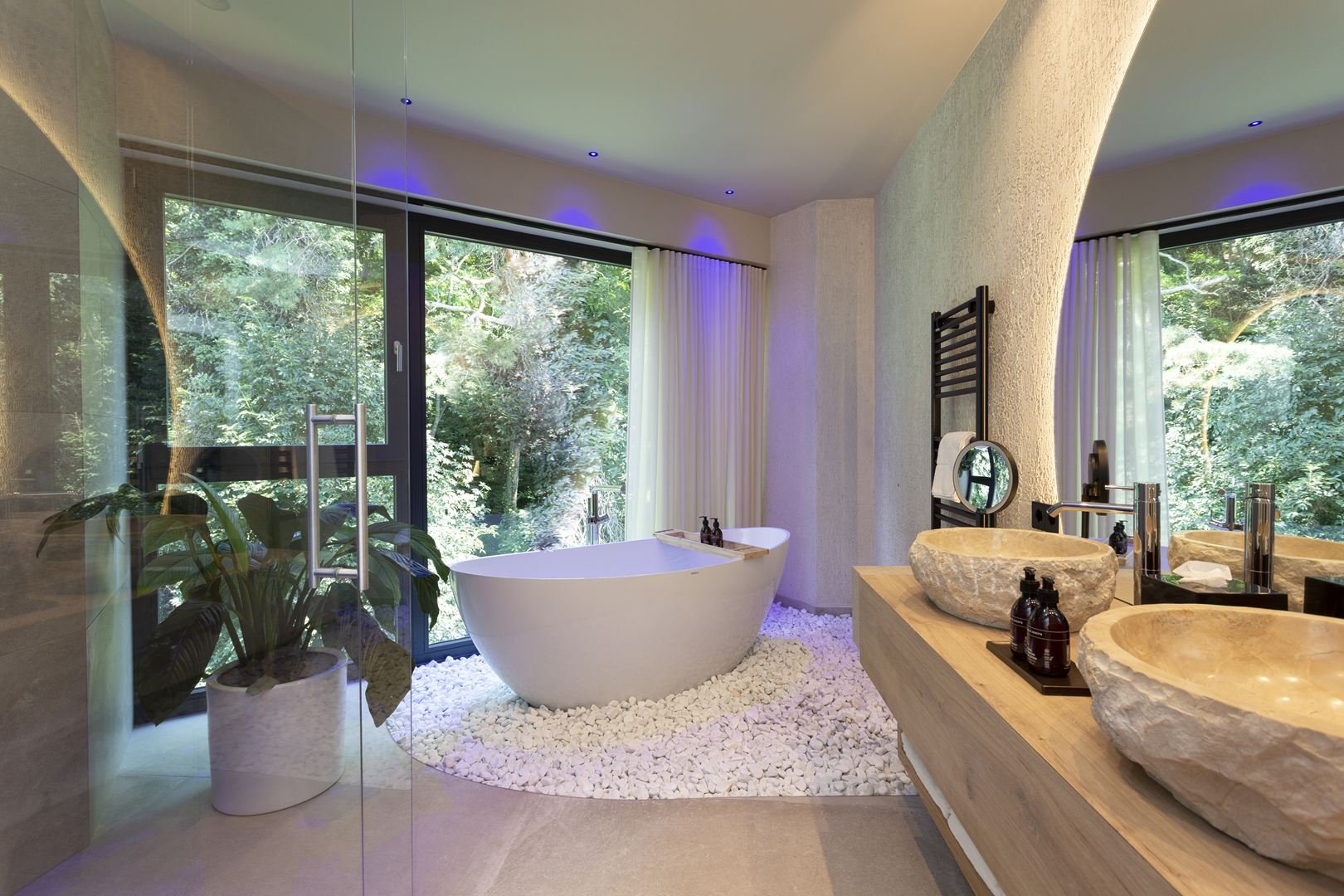 Hotel Avidea-guestroom-Bathroom.jpg