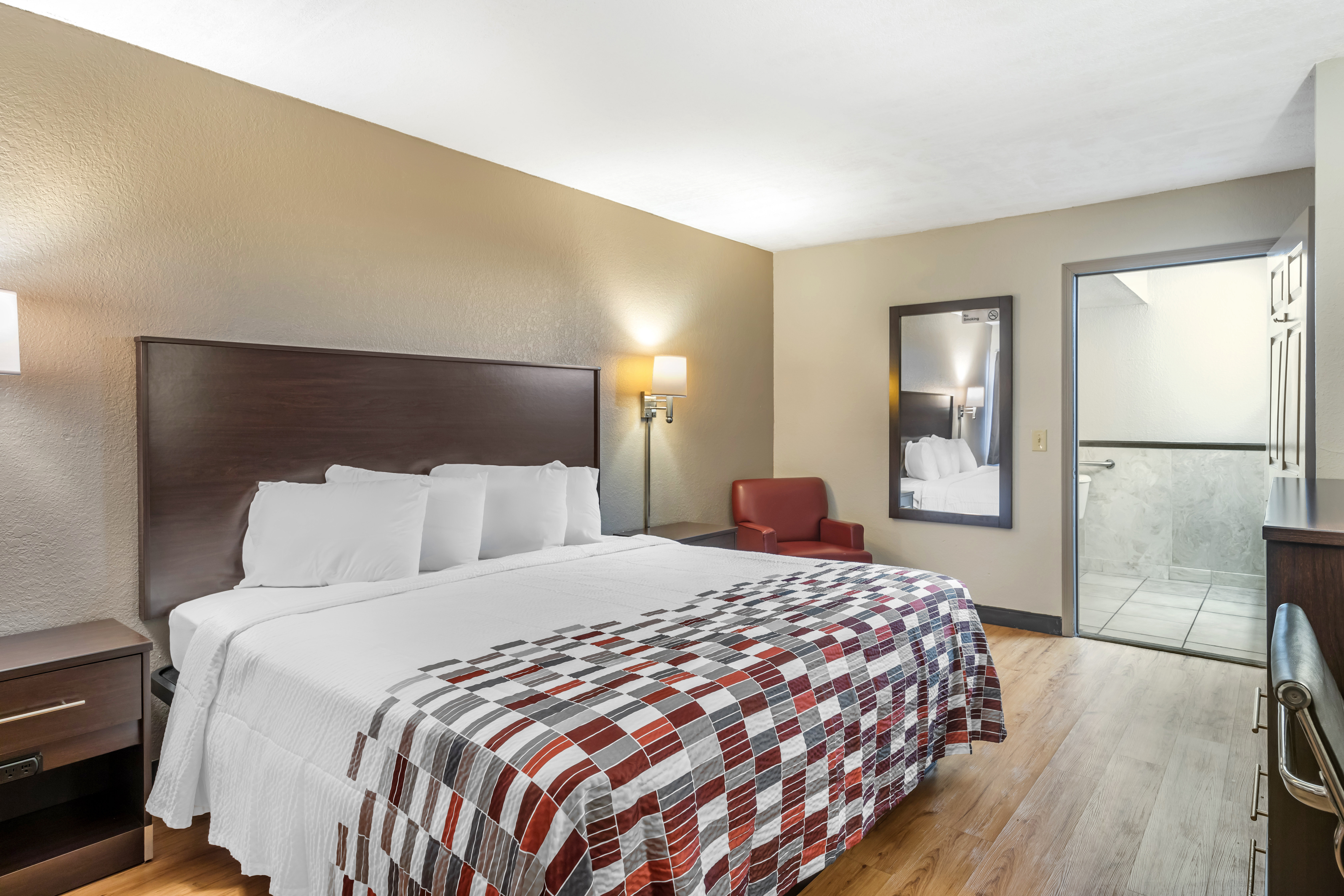 RED ROOF INN FT PIERCE-guestroom-RRI NS ADA Deluxe King Roll In Shower PRO Approved NADKR.jpg