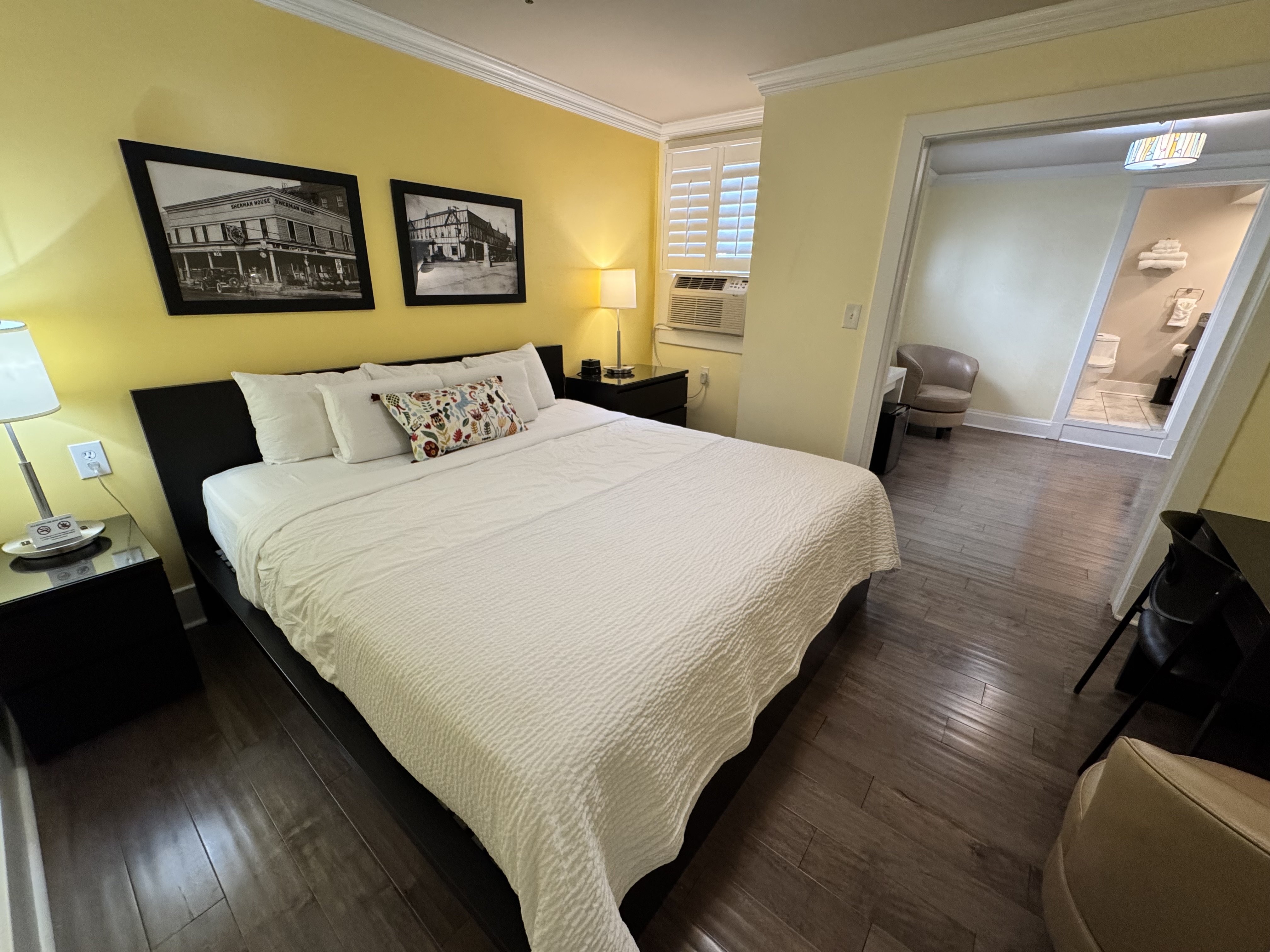 THE SHERMAN-guestroom-Deluxe King Room.jpg
