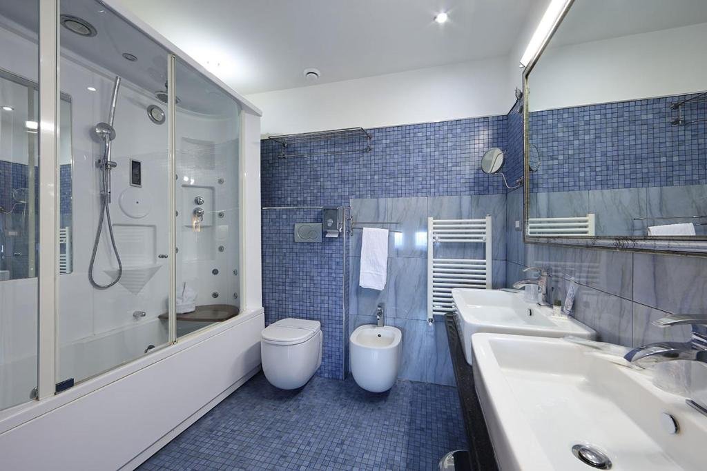 HOTEL RELAX ROMA NORD-guestroom-Bath.jpg