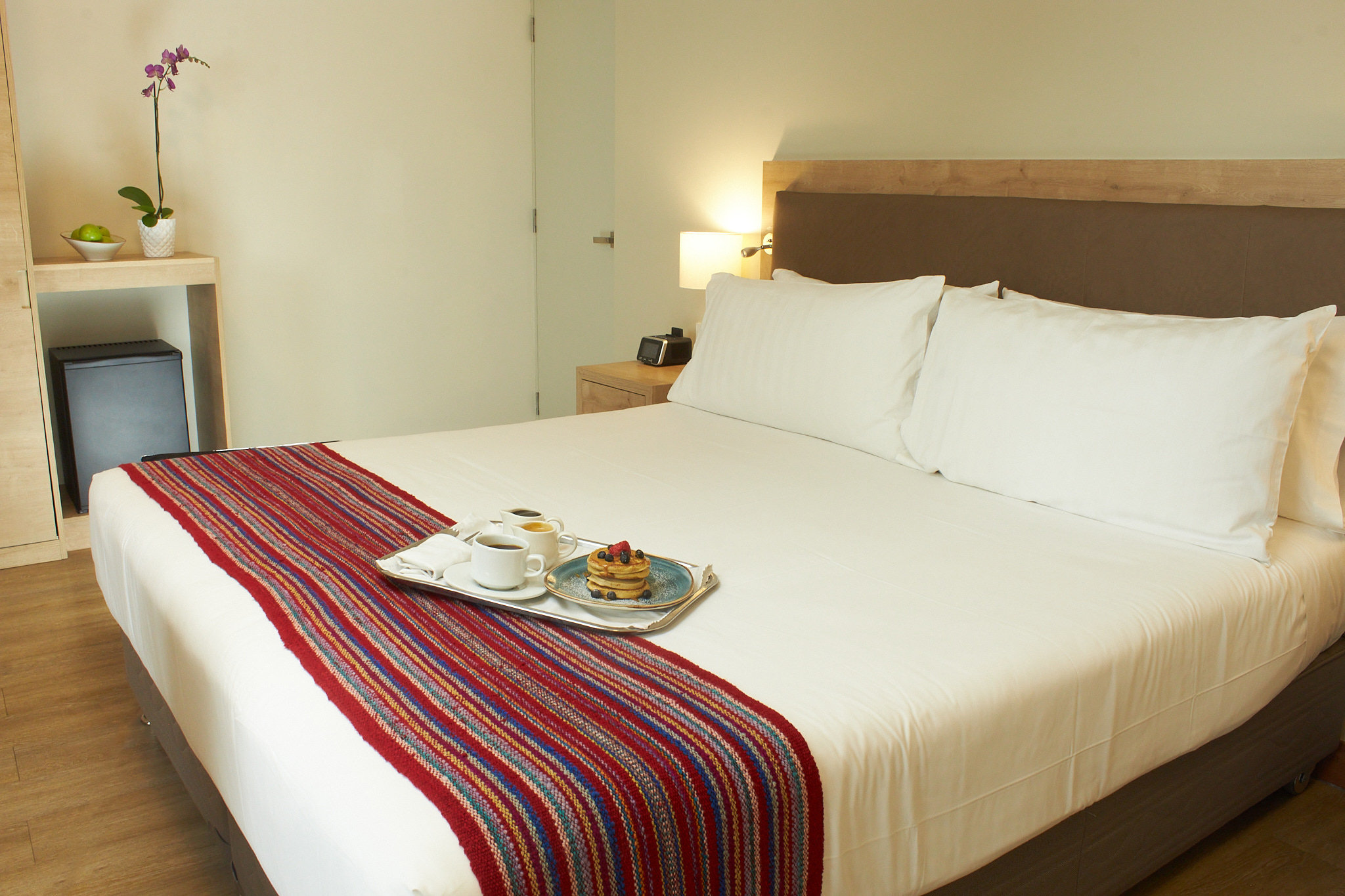 Hotel ESTELAR San Isidro-guestroom-Habitación Junior Suite.jpg