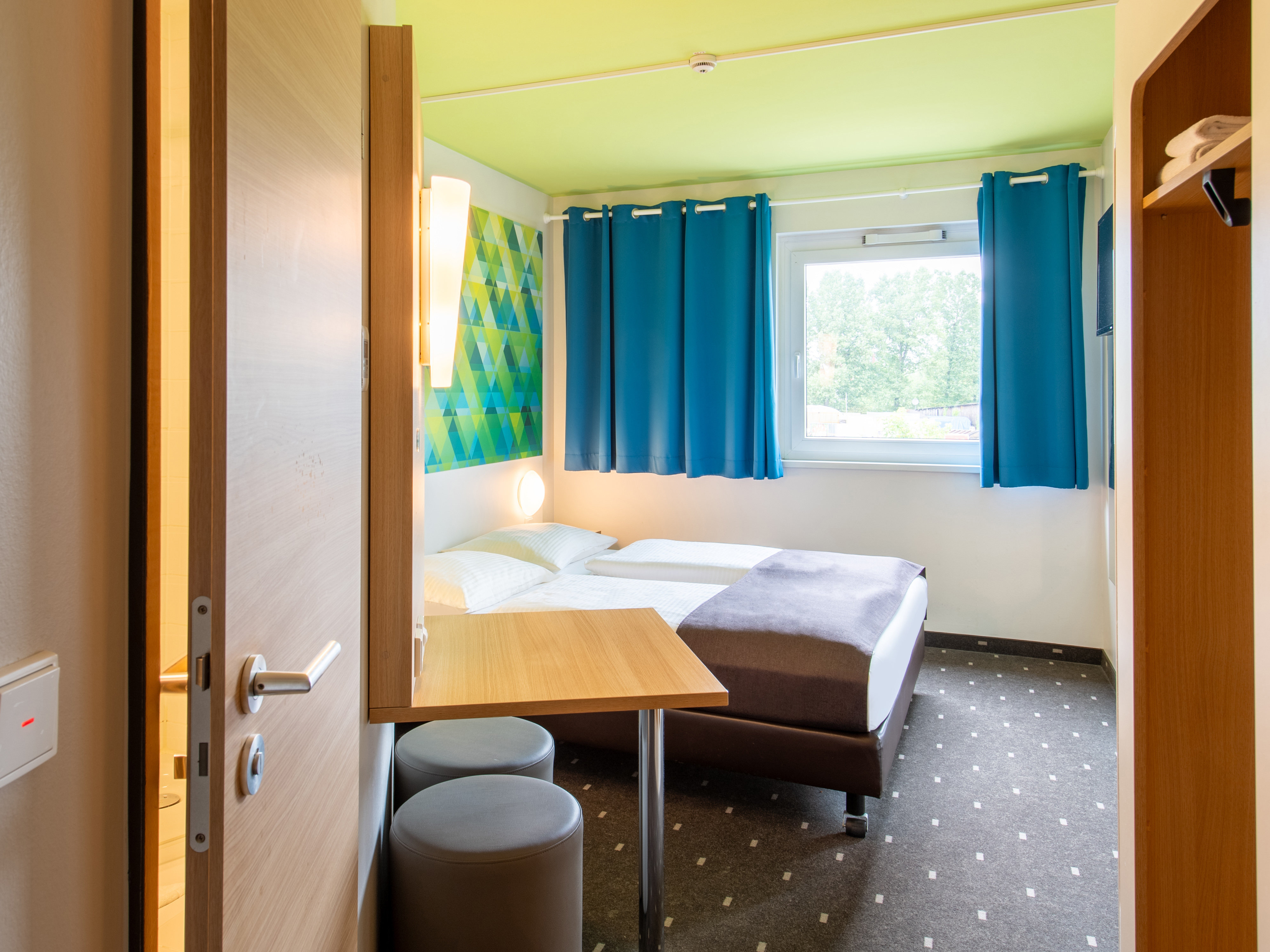 B&B HOTEL ERLANGEN-SUD-guestroom-Guest Room.jpg
