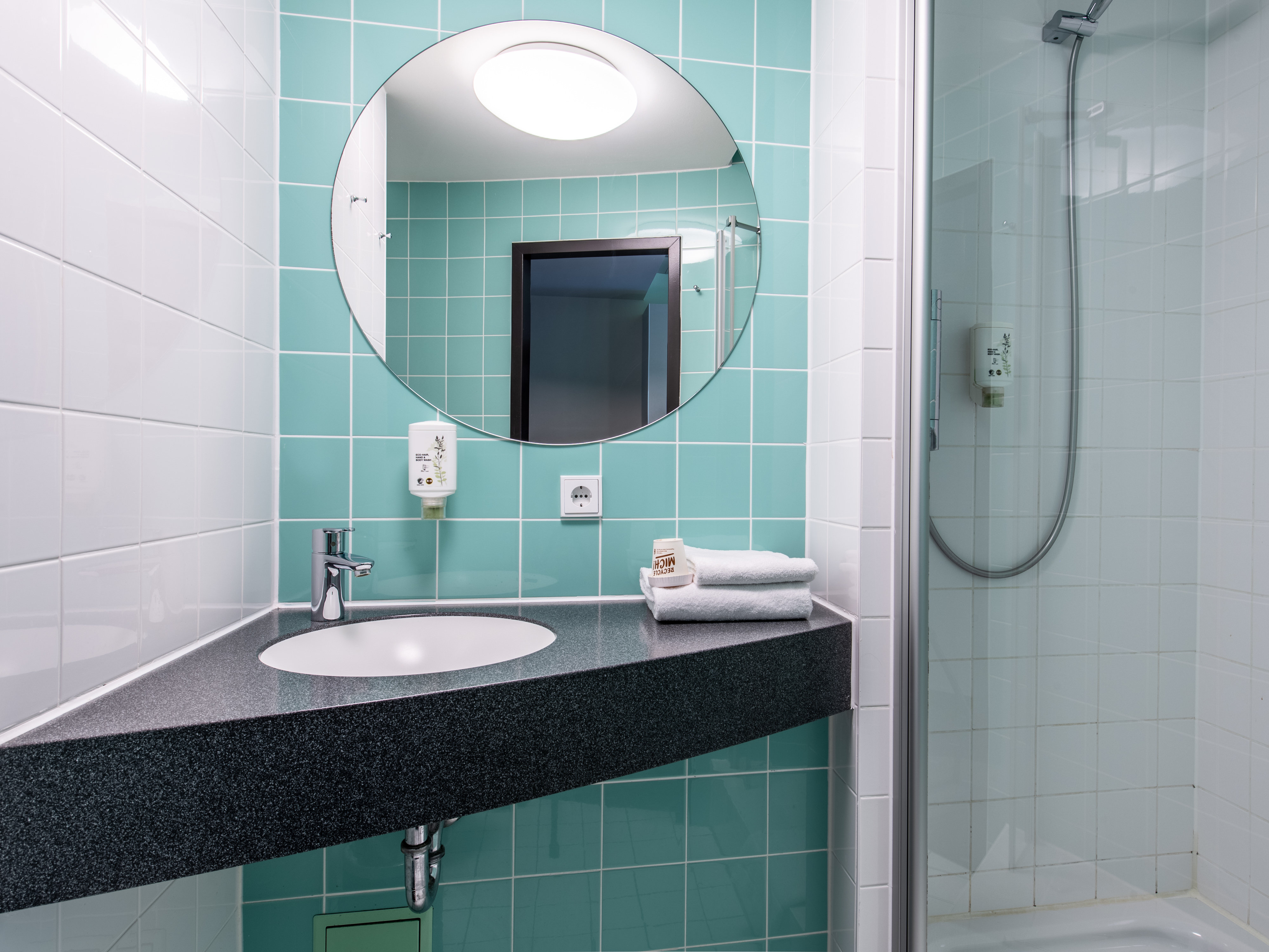 B&B HOTEL ERLANGEN-SUD-guestroom-Hotel Erlangen Bathroom.jpg