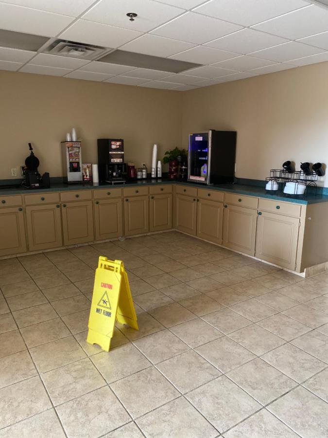 COLLINS INN AND SUITES-guestroom-Coffee And Tea Facilities.jpg
