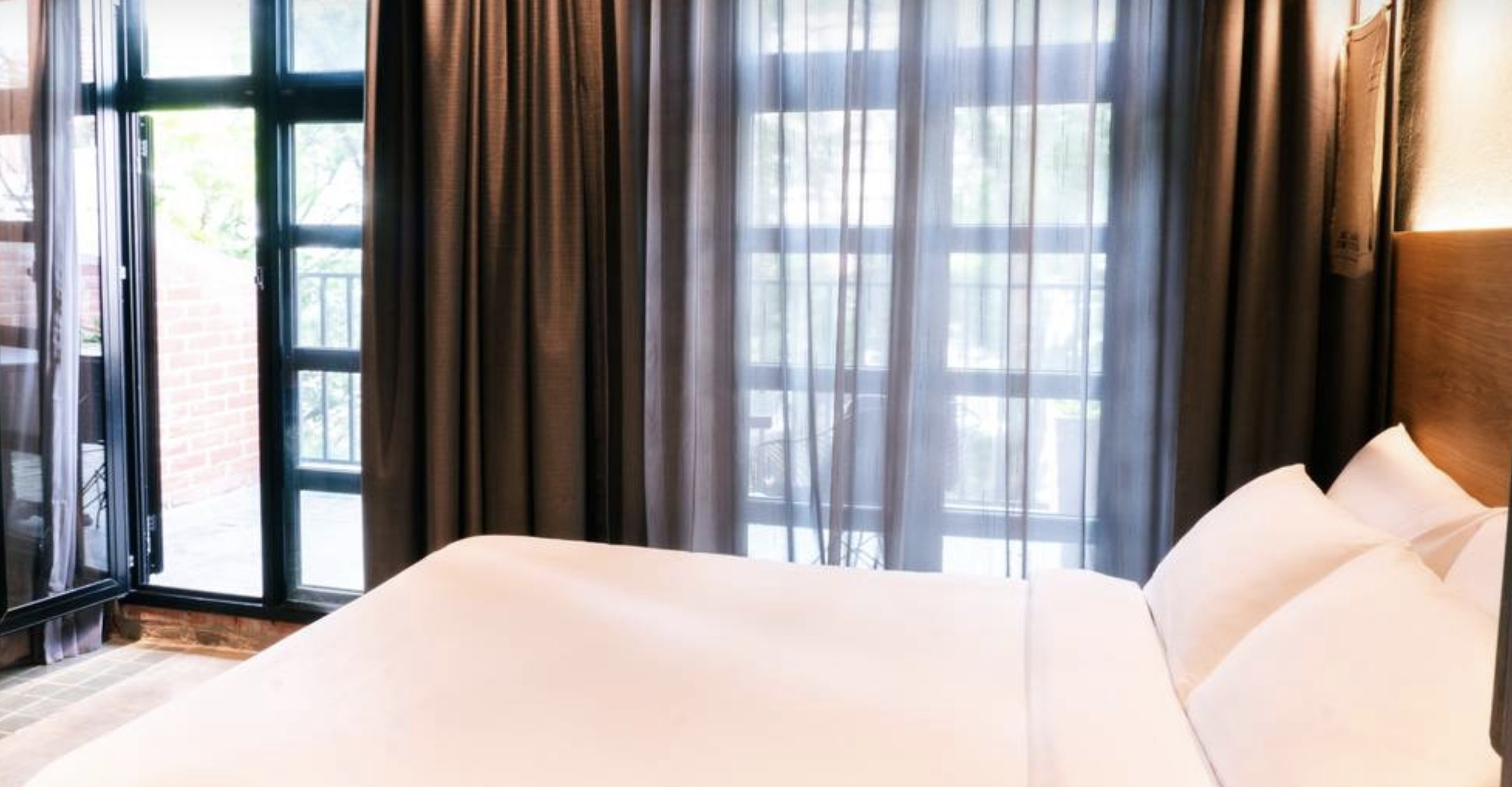 The Art Hotel-guestroom-Executive.jpg
