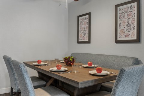 Two Bedroom Dining Dolphins Cove Cw Wbw Br Br Dlx In