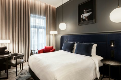 Silver Queen Guestroom