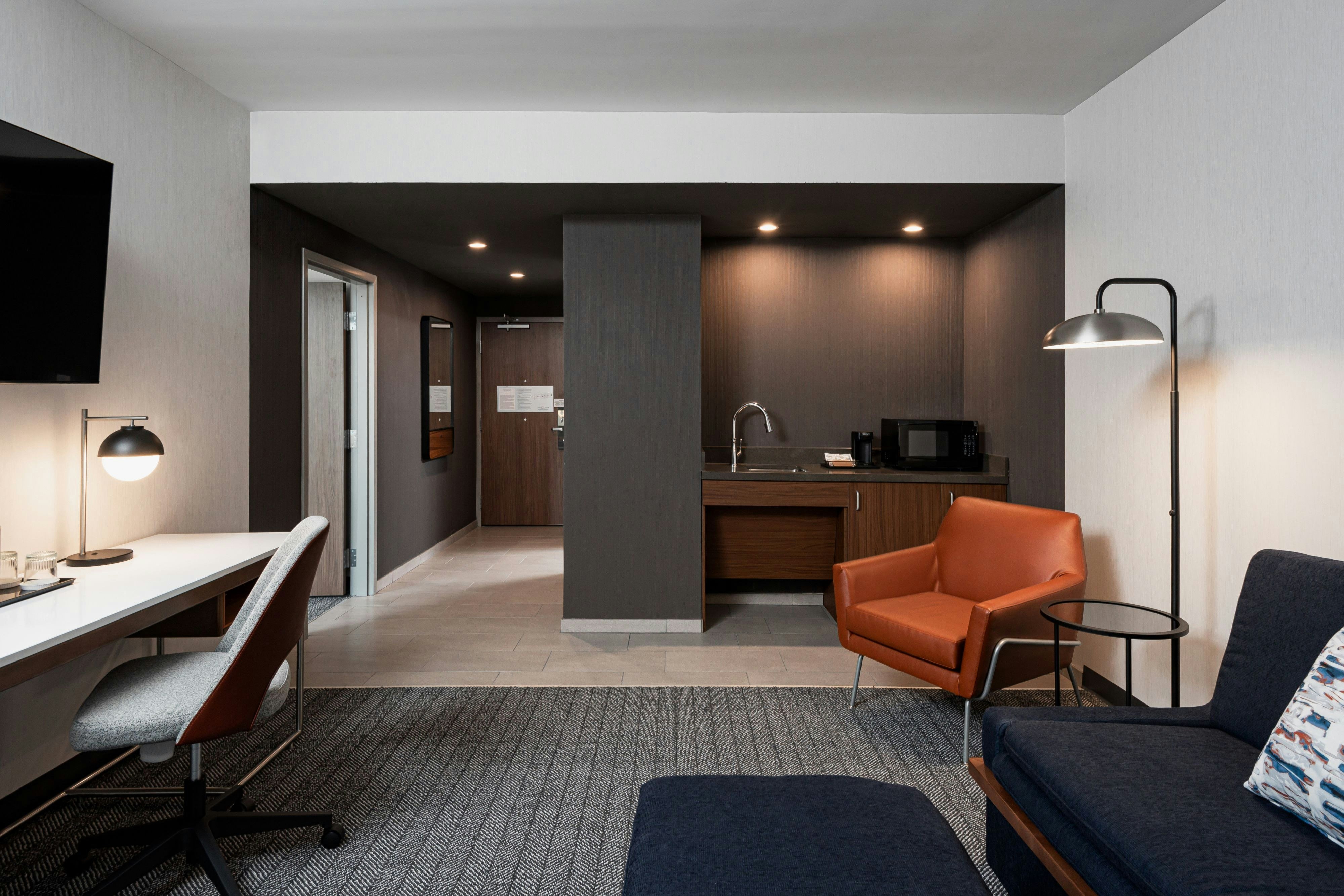Courtyard by Marriott Cleveland TN-guestroom-Living Area.jpg