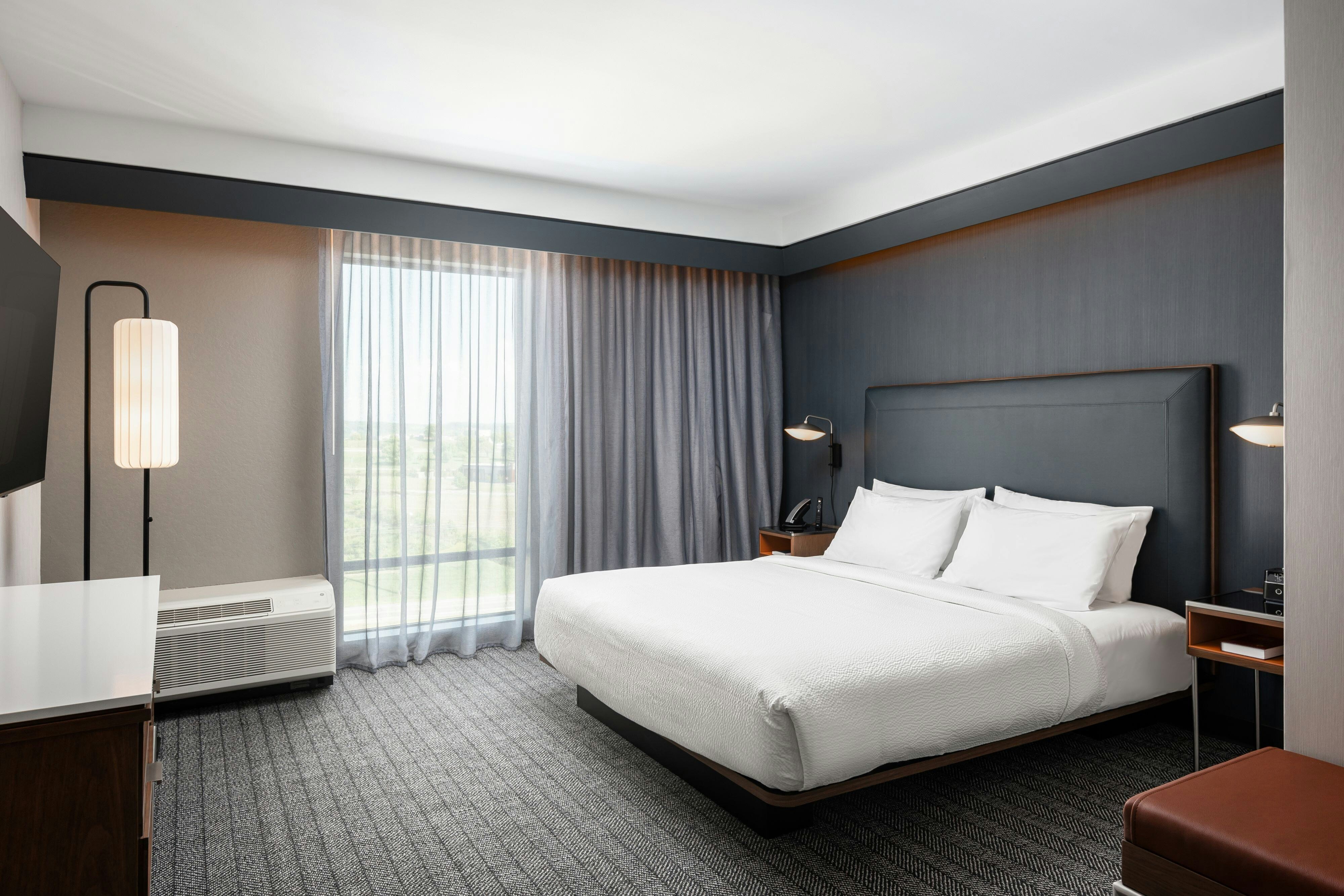 Courtyard by Marriott Cleveland TN-guestroom-King Suite.jpg