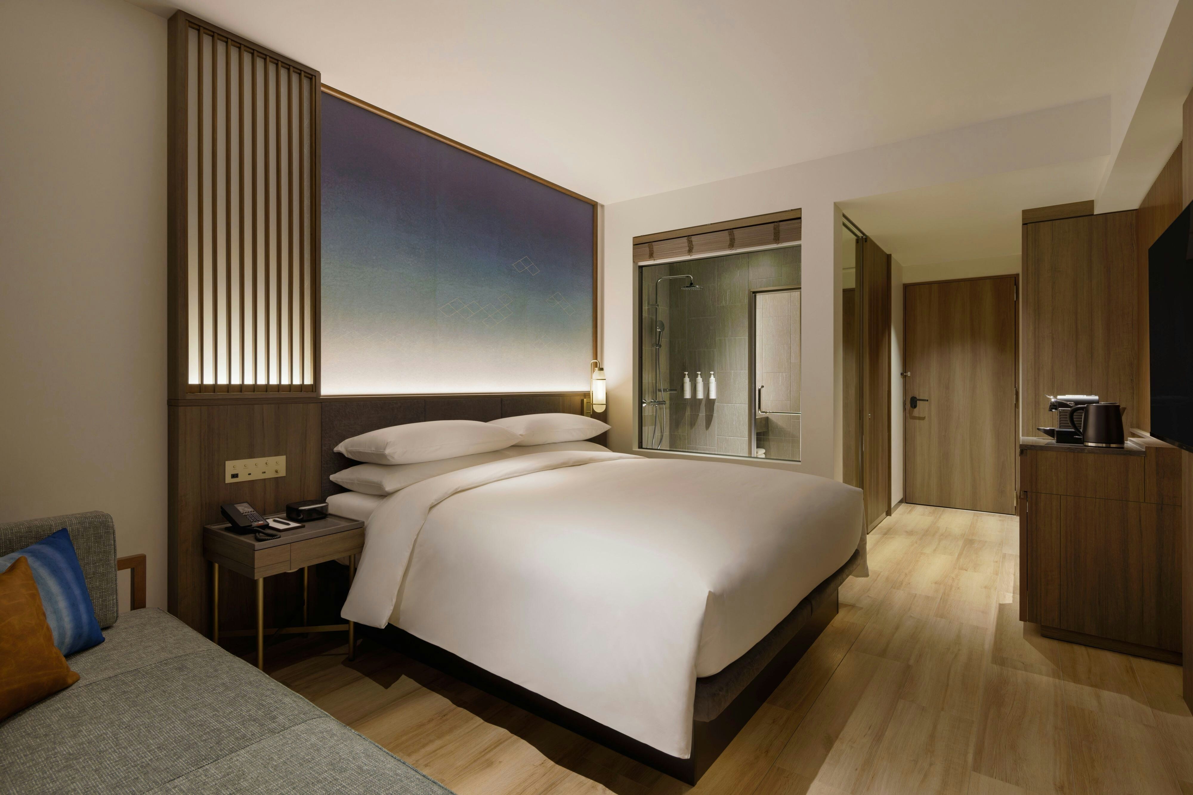 Courtyard by Marriott Fukui-guestroom-Deluxe King .jpg