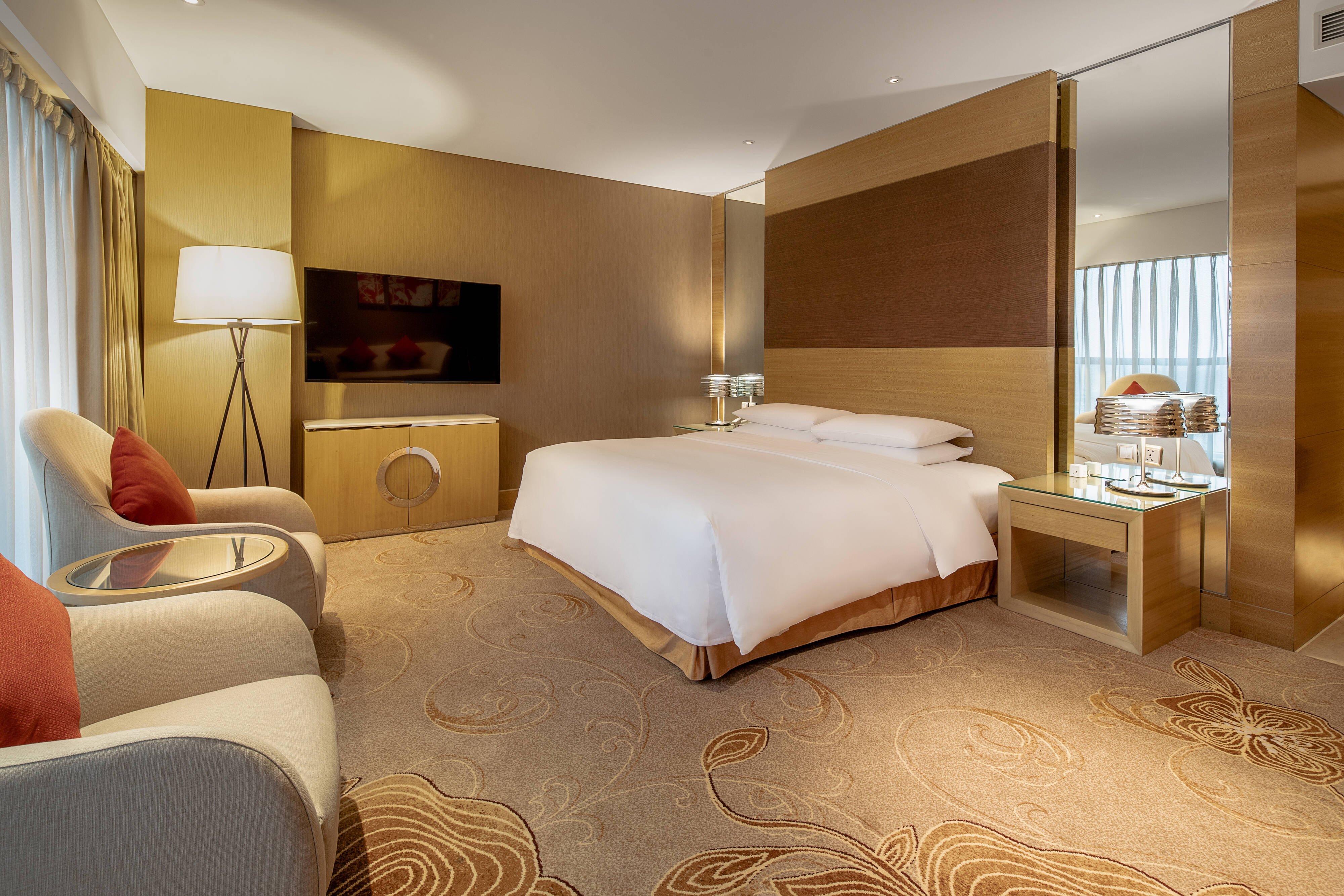 Renaissance Chengdu Hotel-guestroom-King Premium Guest Room.jpg