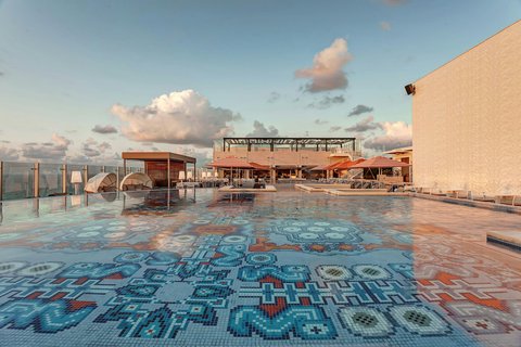 Level 18 Rooftop Pool
