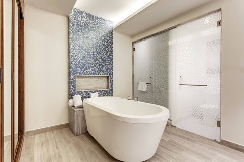 Luxury Presidential Suite - Bathroom