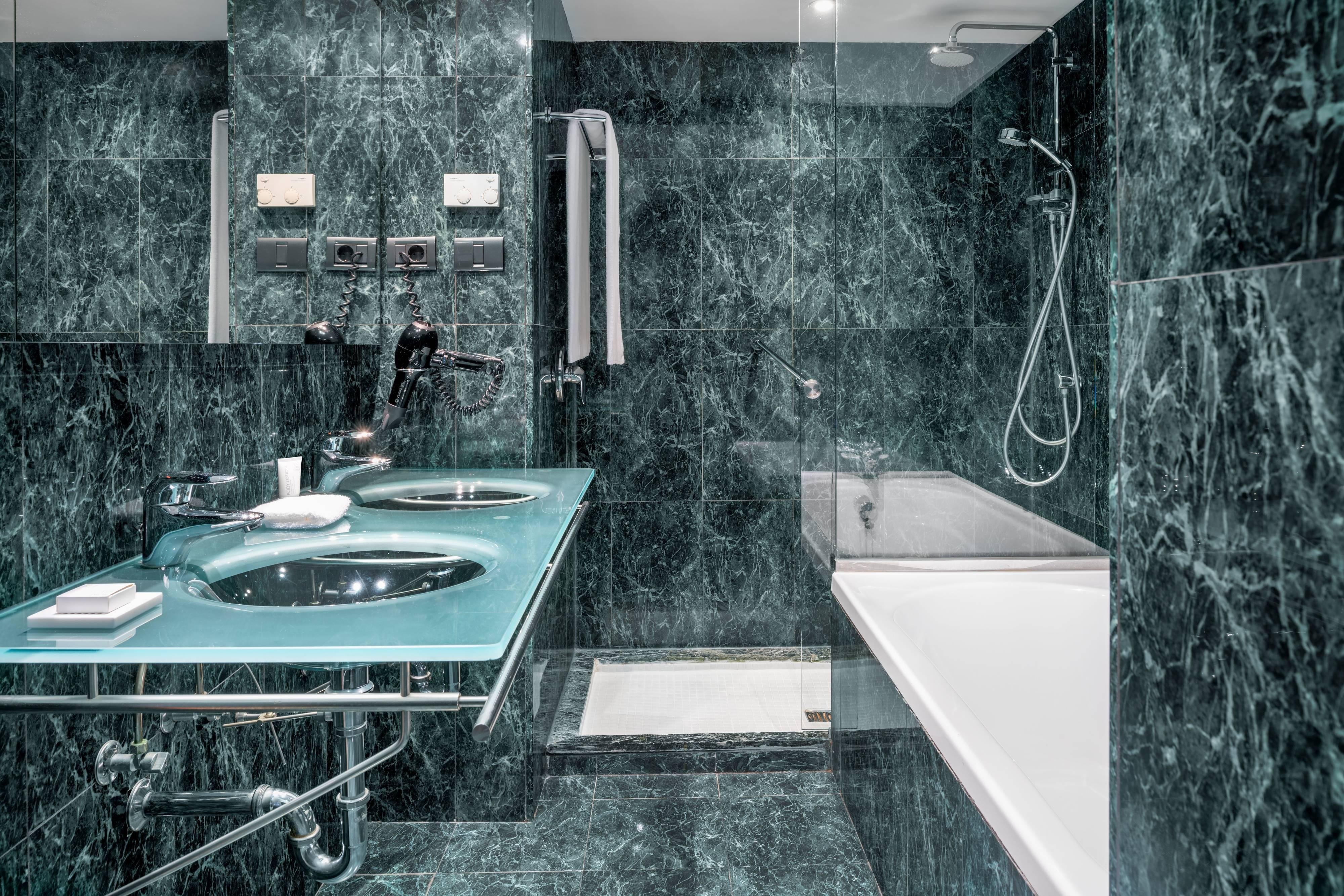 AC Hotels by Marriott Hotel La Rioja-guestroom-Superior Guest Room - Bathroom.jpg