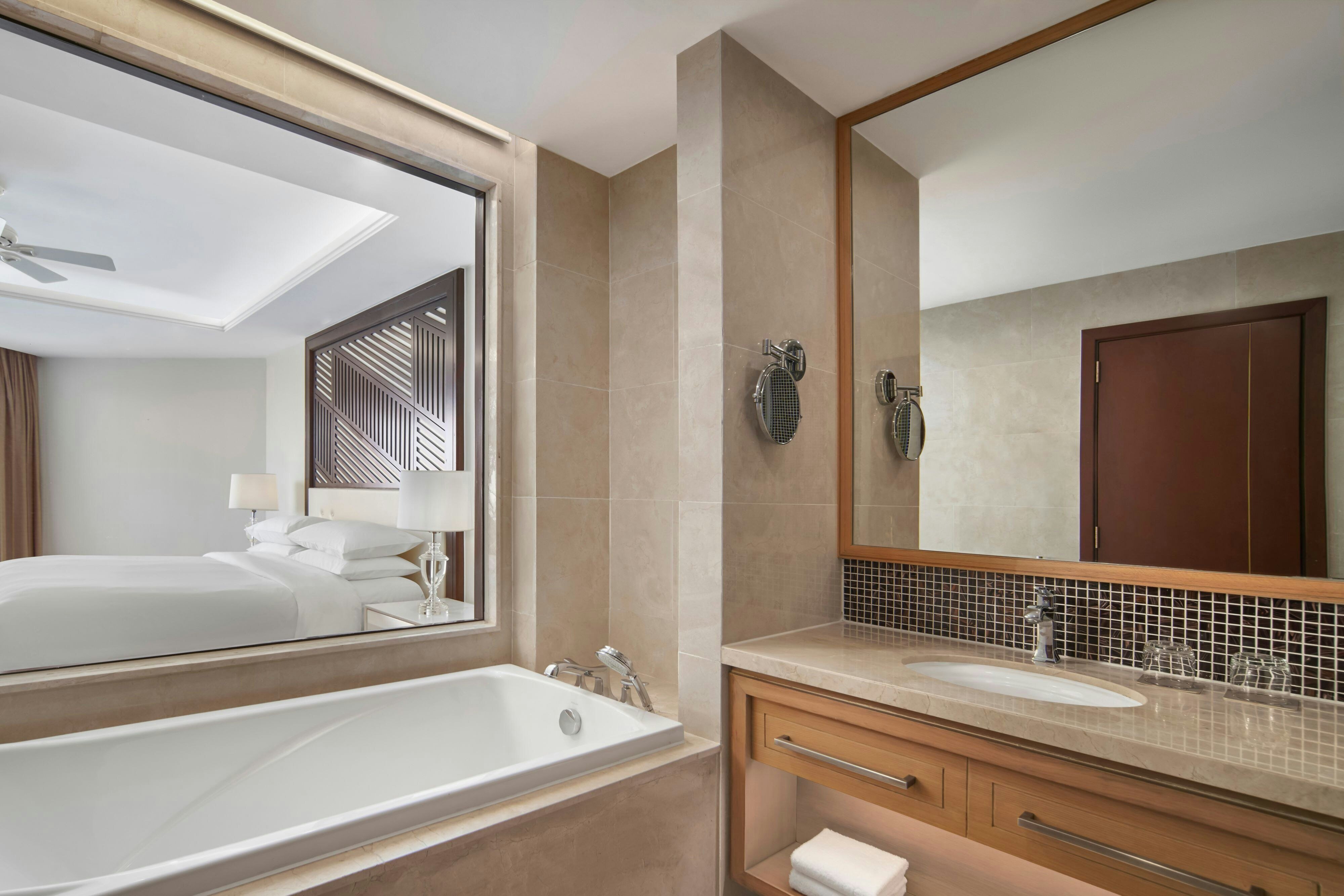 Renaissance Danang Hoi An Resort & Spa-guestroom-Deluxe & Deluxe Ocean Room Bathroom.jpg