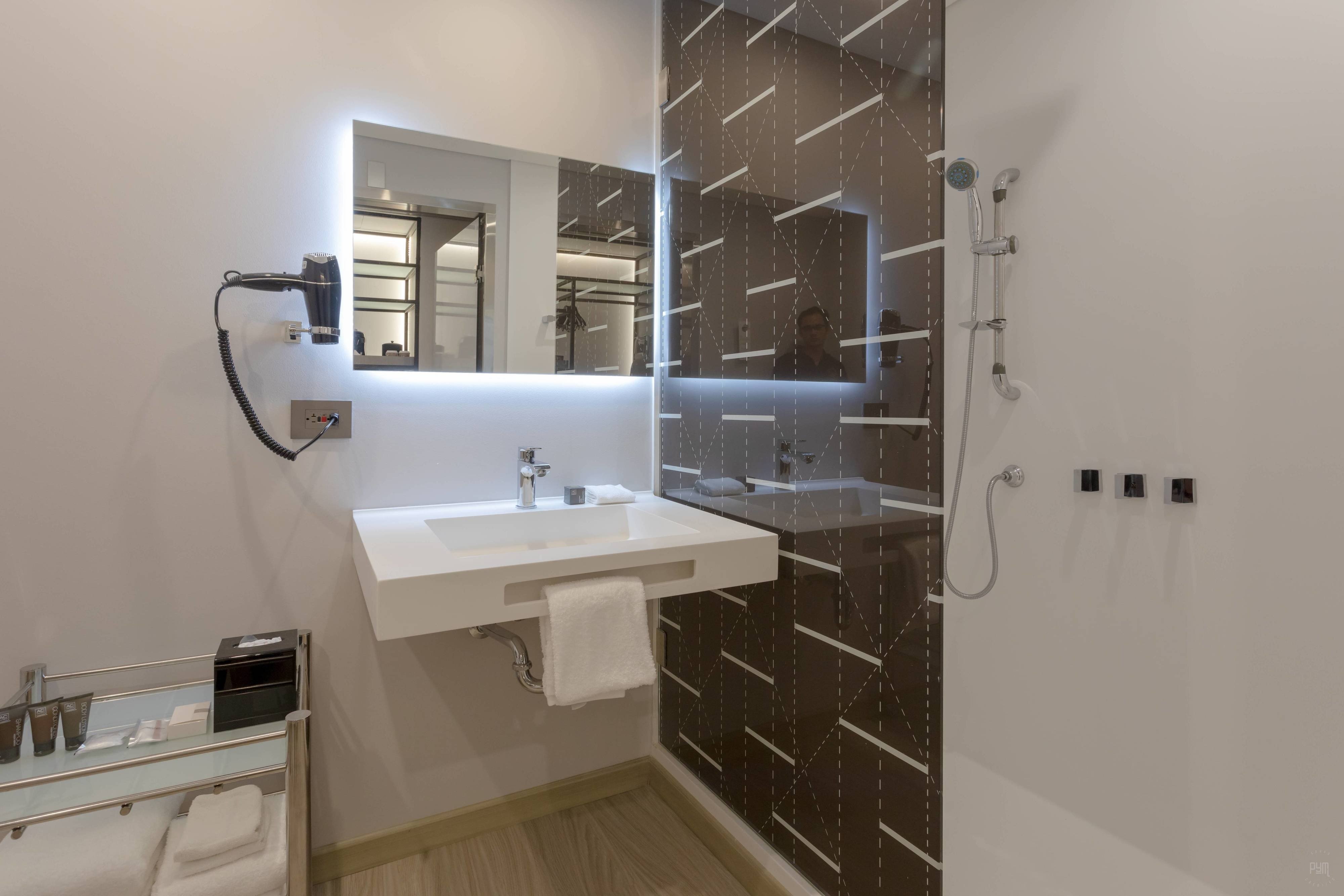 AC Hotel by Marriott Santa Marta-guestroom-Guest Bathroom.jpg