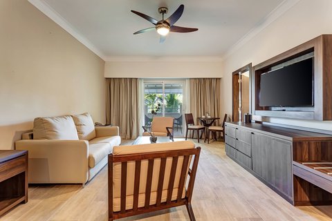 One-Bedroom Presidential Jacuzzi Suite - Living Ro
