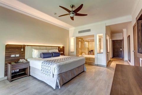 One-Bedroom Presidential Jacuzzi Suite