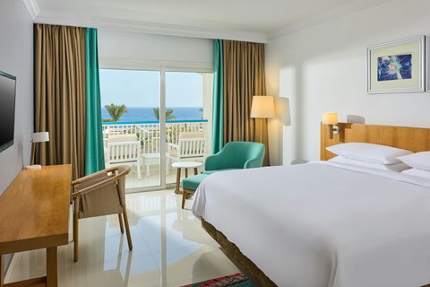 Standard seaview king guestroom, suite bedroom
